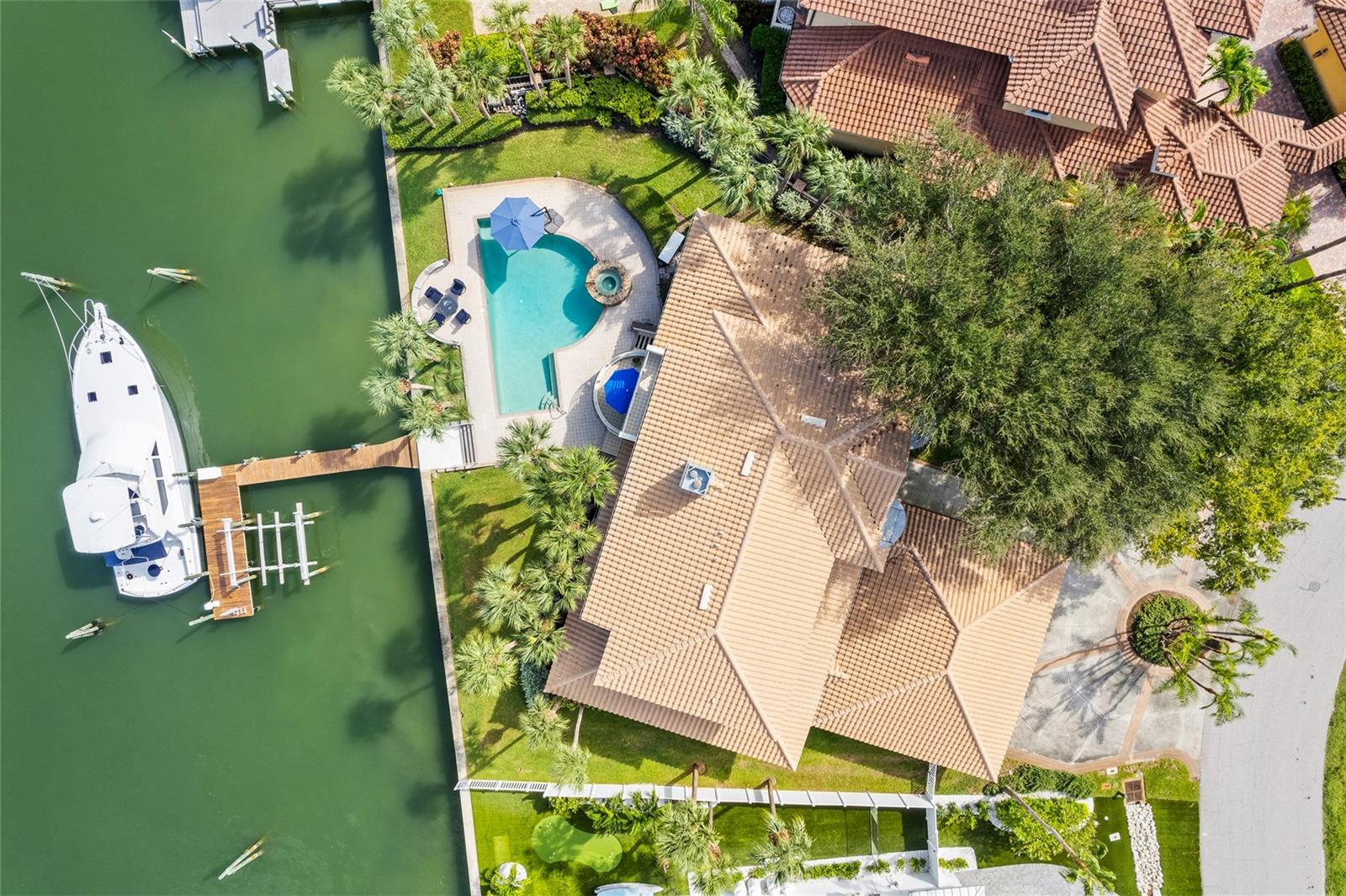 833 Ponce De Leon Dr, Tierra Verde, FL 33715