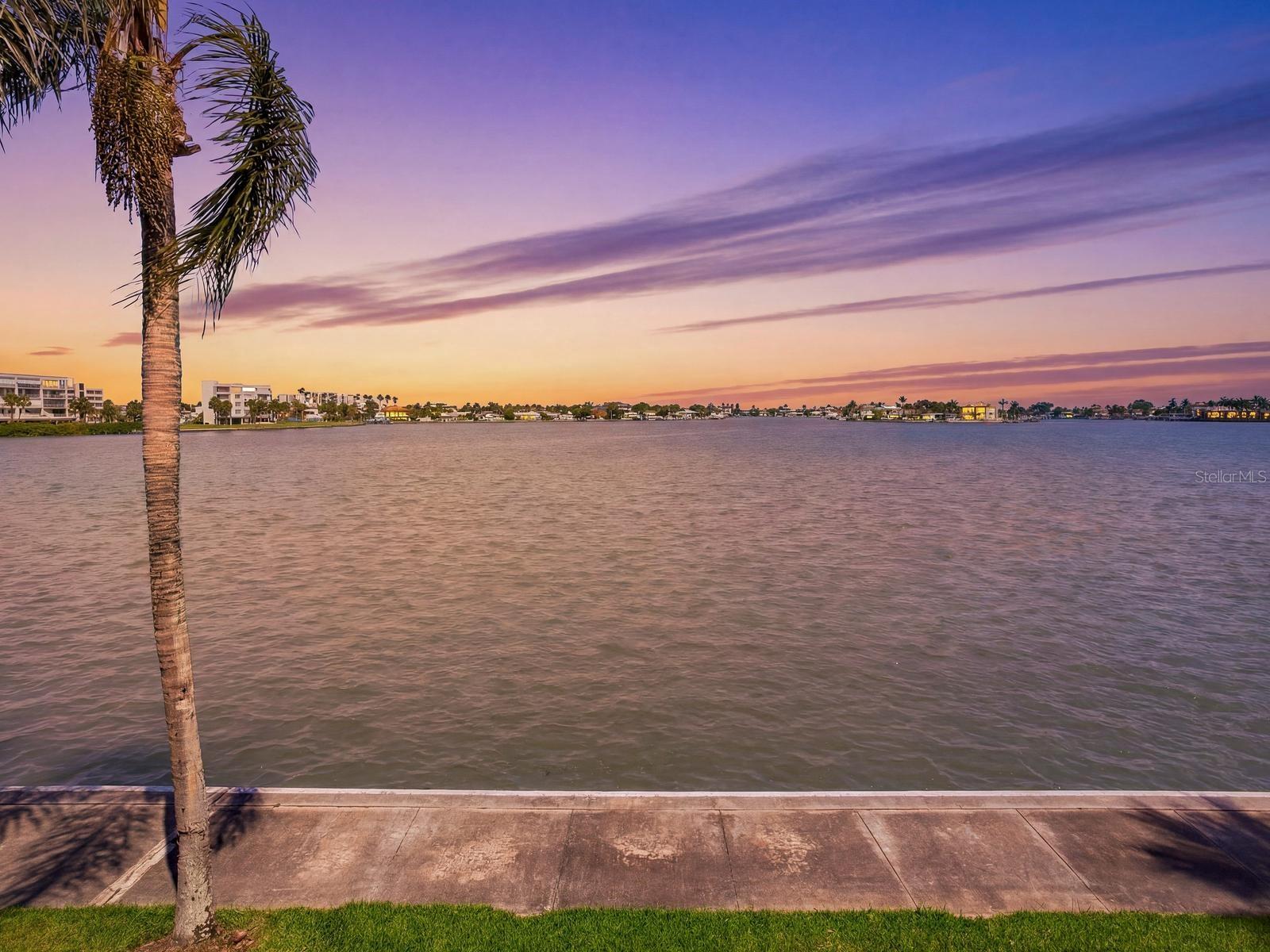 7920 Sun Island Dr S #202, South Pasadena, FL 33707
