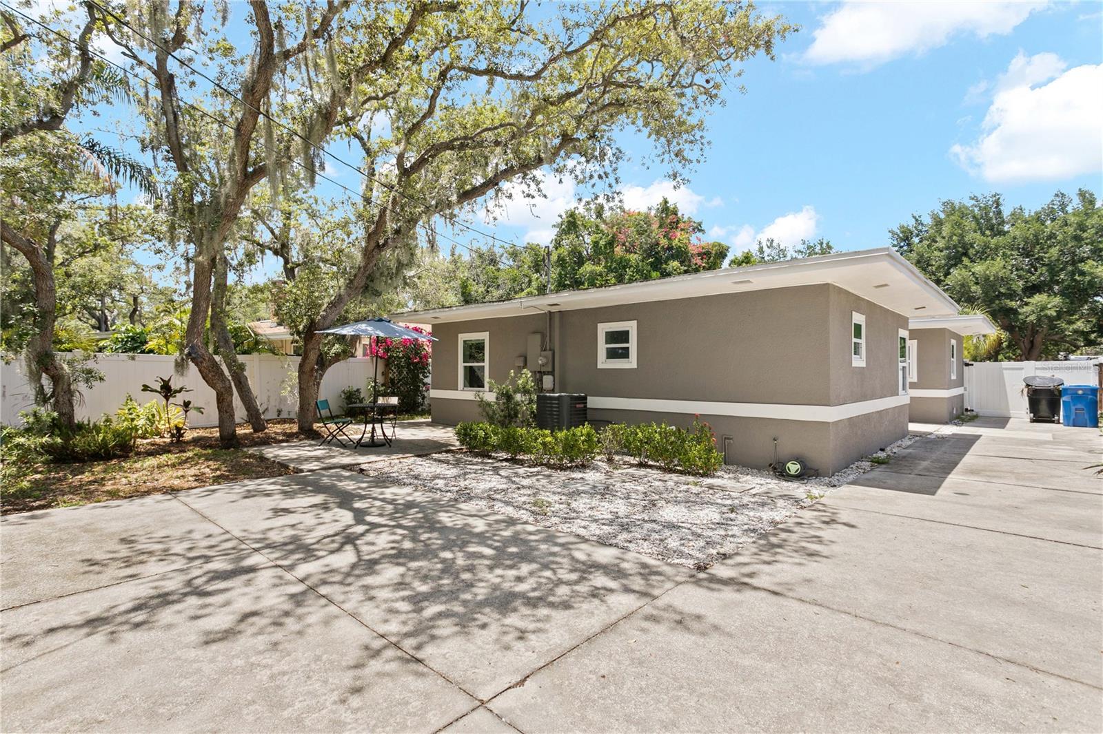 520 Lake Maggiore Blvd S, St Petersburg, FL 33705