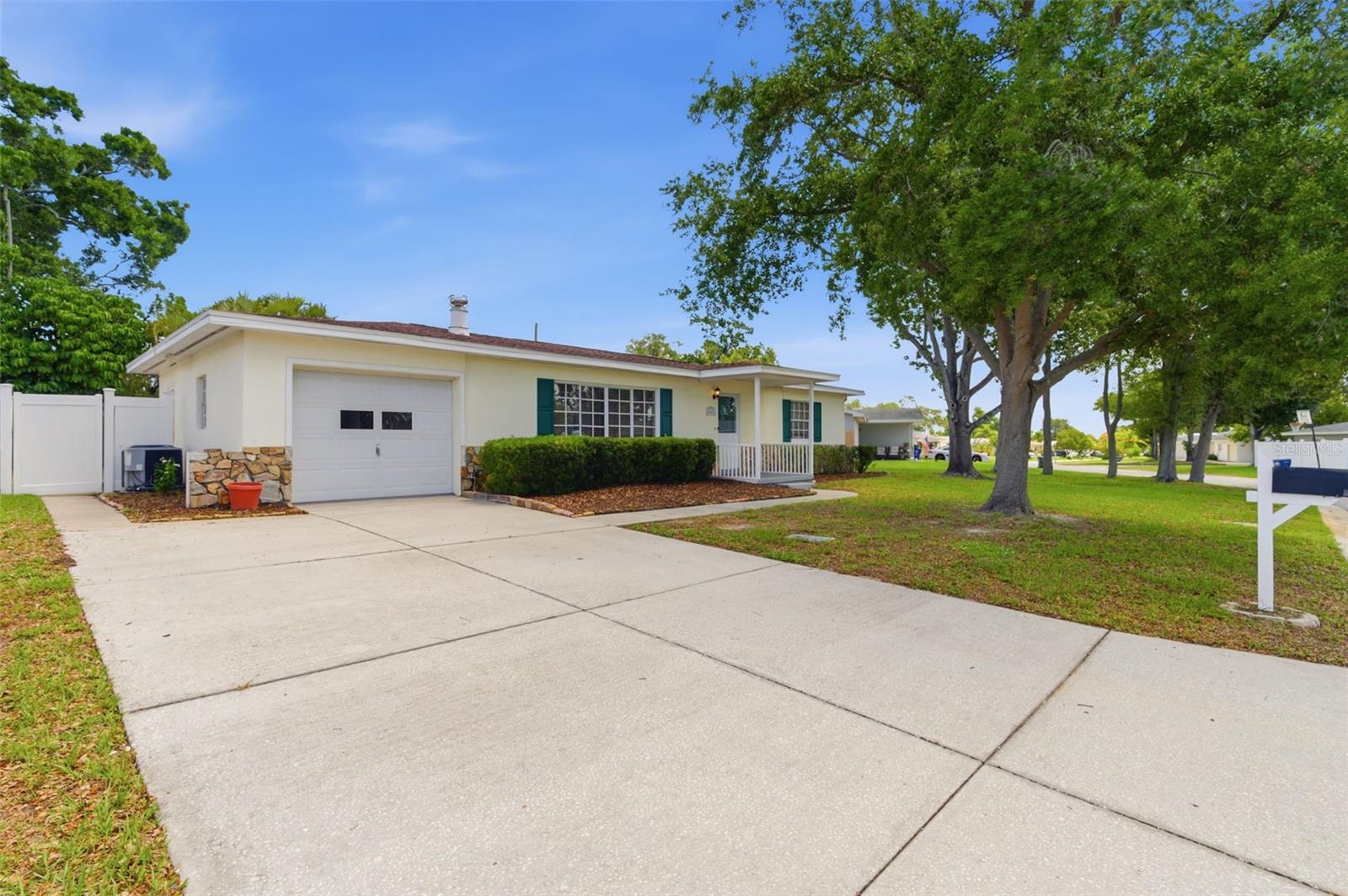 10651 125th Ave, Largo, FL 33773