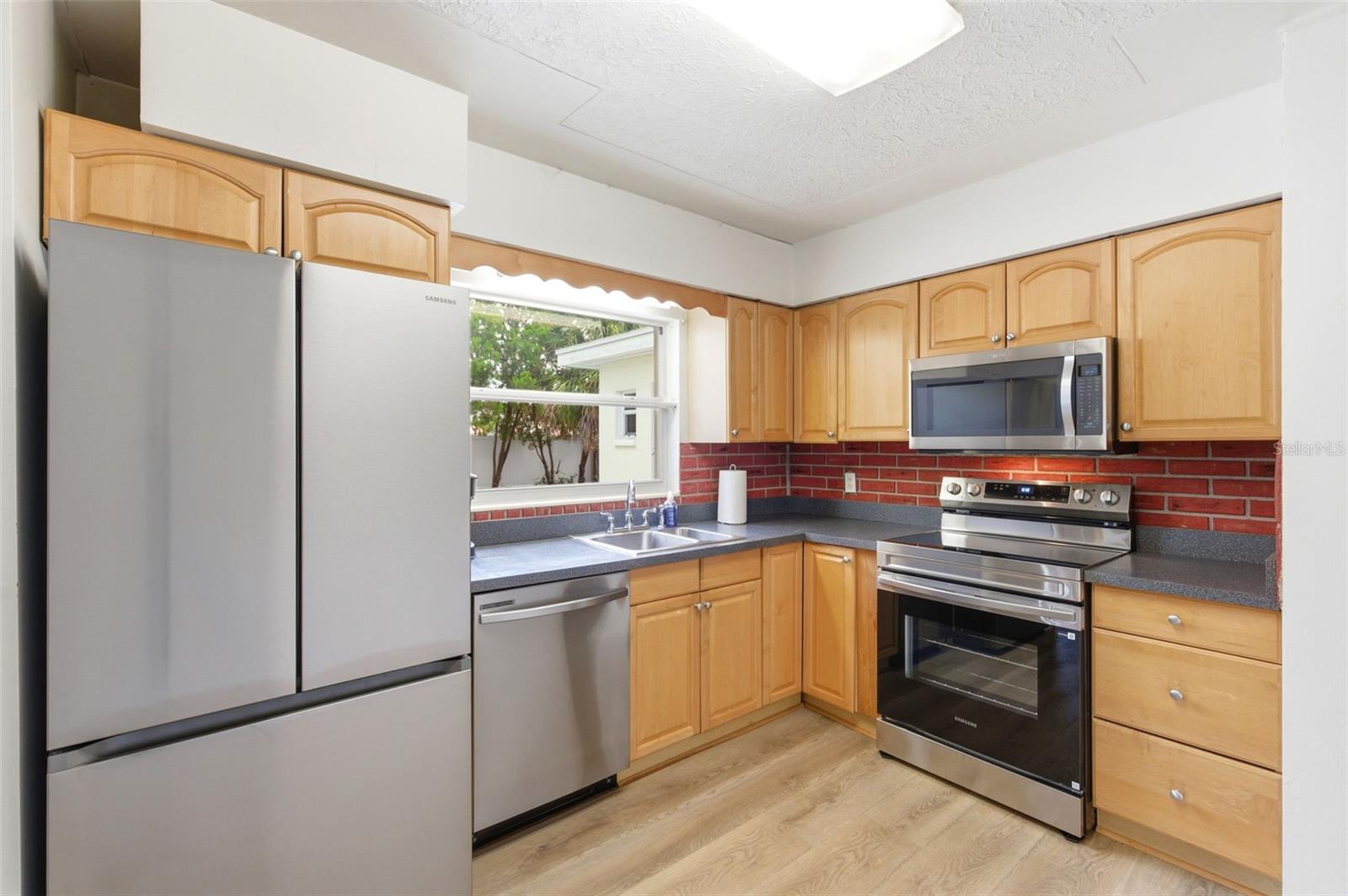 10651 125th Ave, Largo, FL 33773