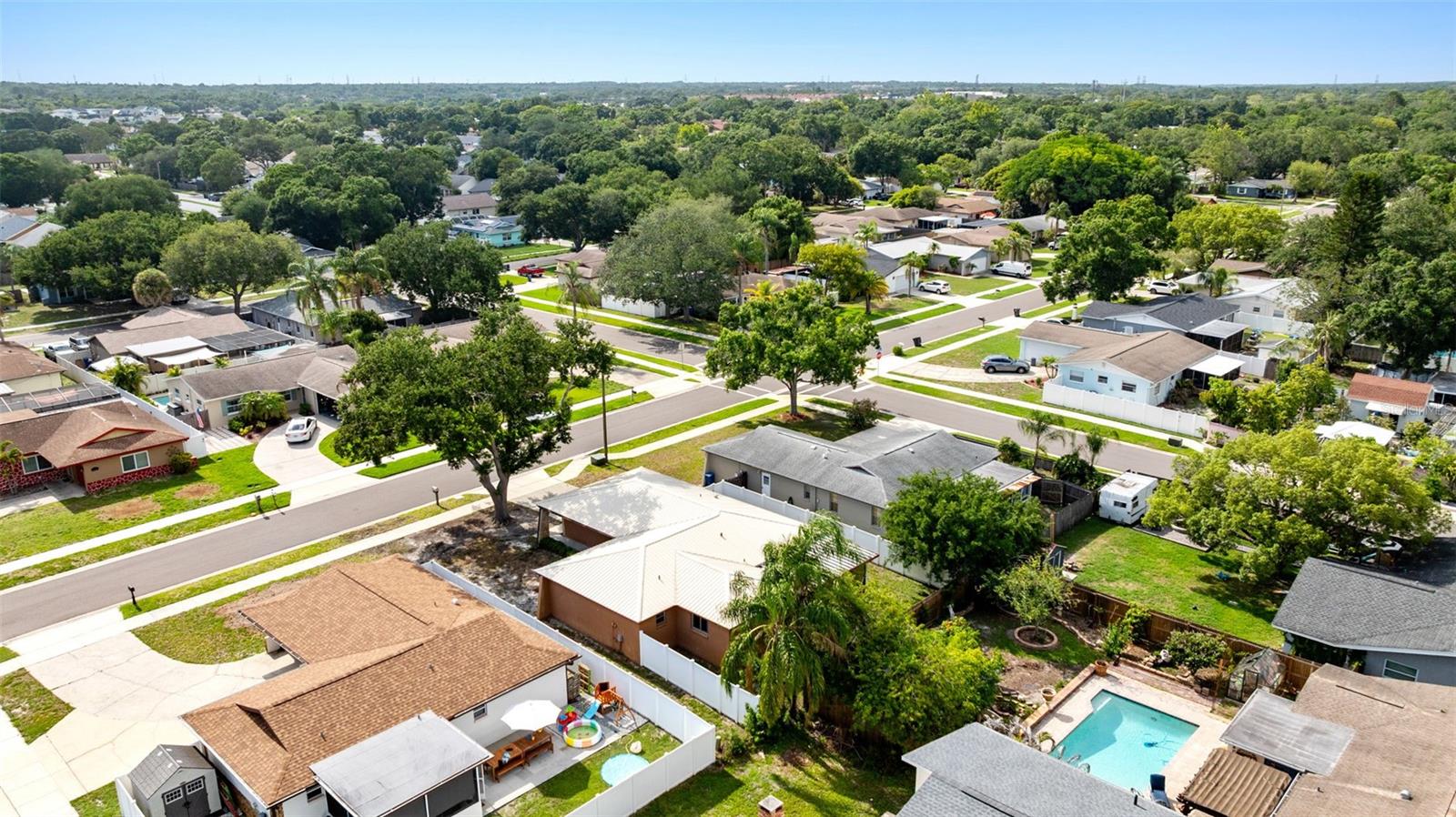 611 Tangerine Dr, Oldsmar, FL 34677