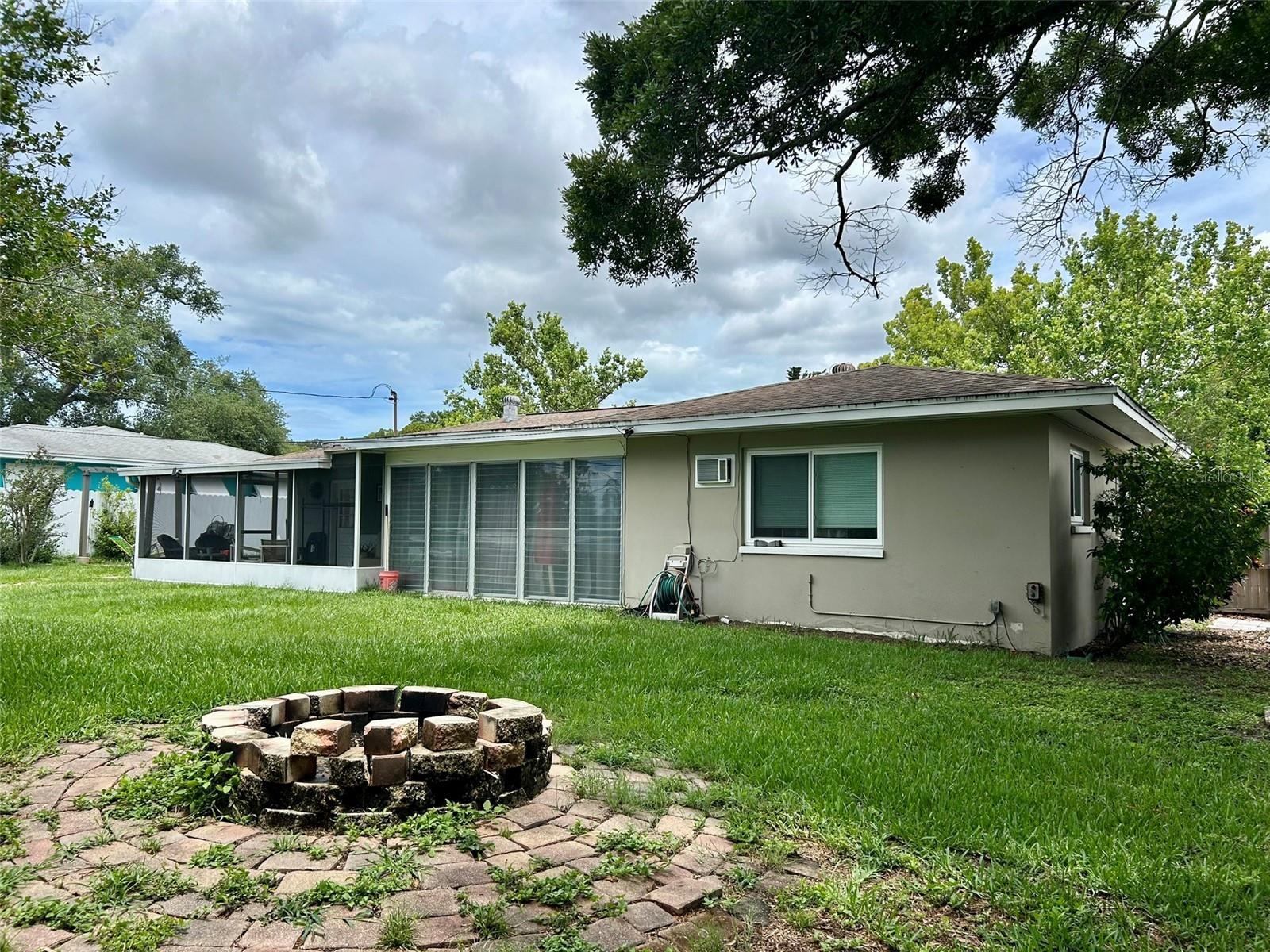 1615 Pinewood Dr, Clearwater, FL 33756