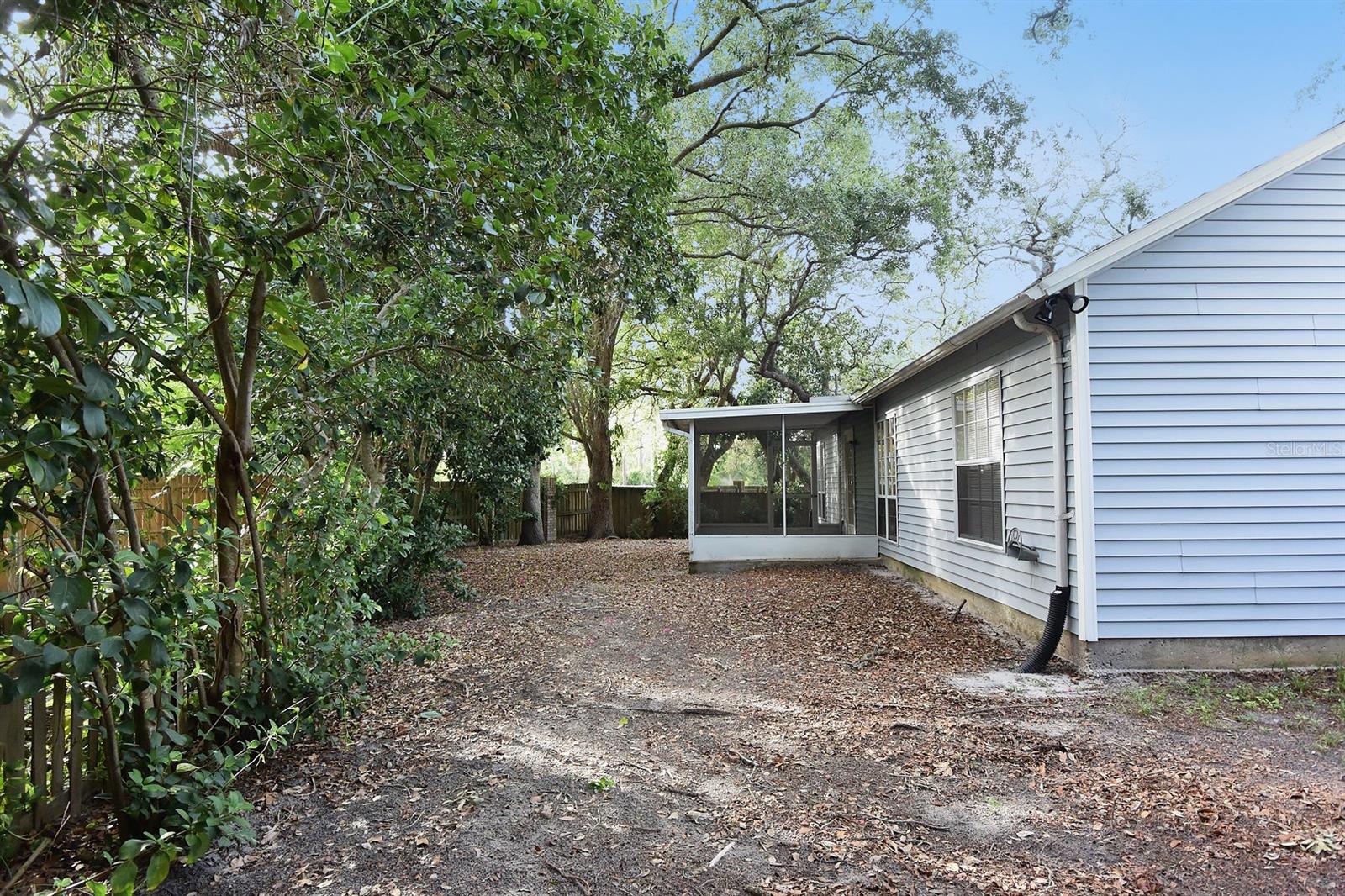 1672 Countrywood St, Tarpon Springs, FL 34689