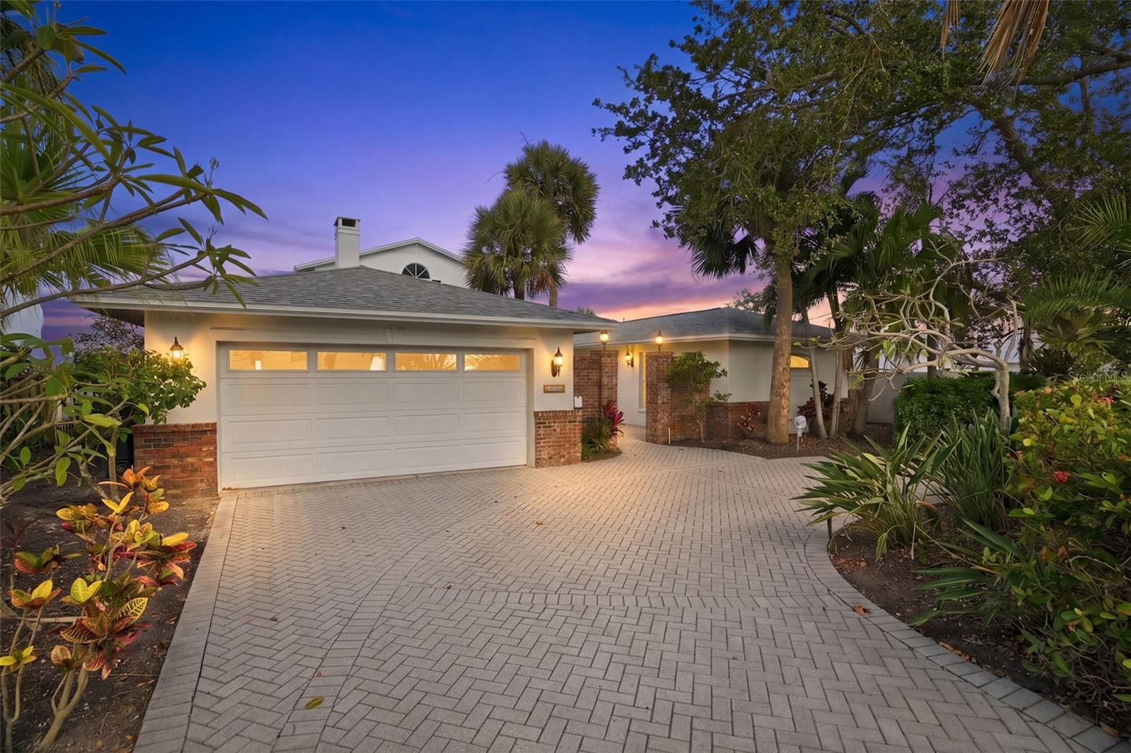 1832 Venetian Point Dr, Clearwater, FL 33755