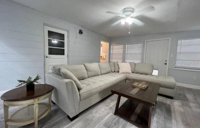 709 W Bayshore Dr, Tarpon Springs, FL 34689