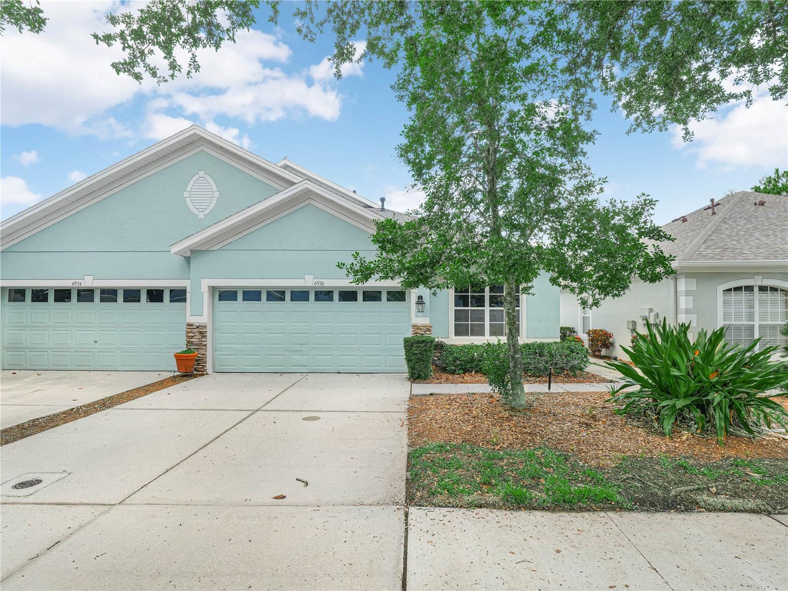 6936 Surrey Oak Dr, Apollo Beach, FL 33572