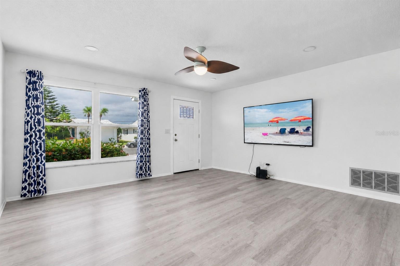 3715 98th Ave N #3, Pinellas Park, FL 33782