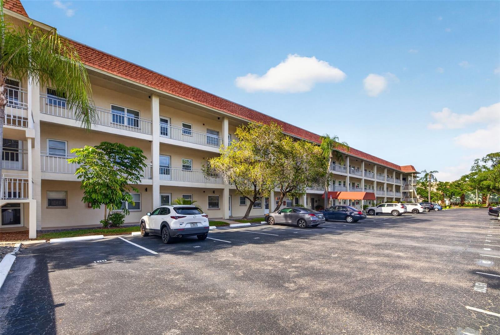 4000 3rd St N #304, St Petersburg, FL 33703