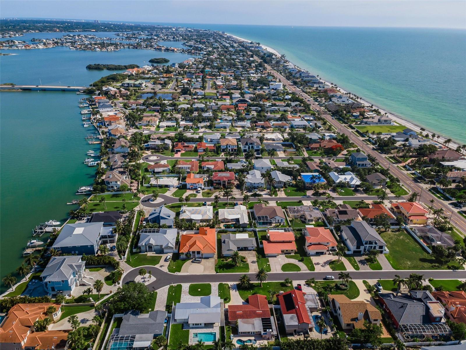111 17th St, Belleair Beach, FL 33786