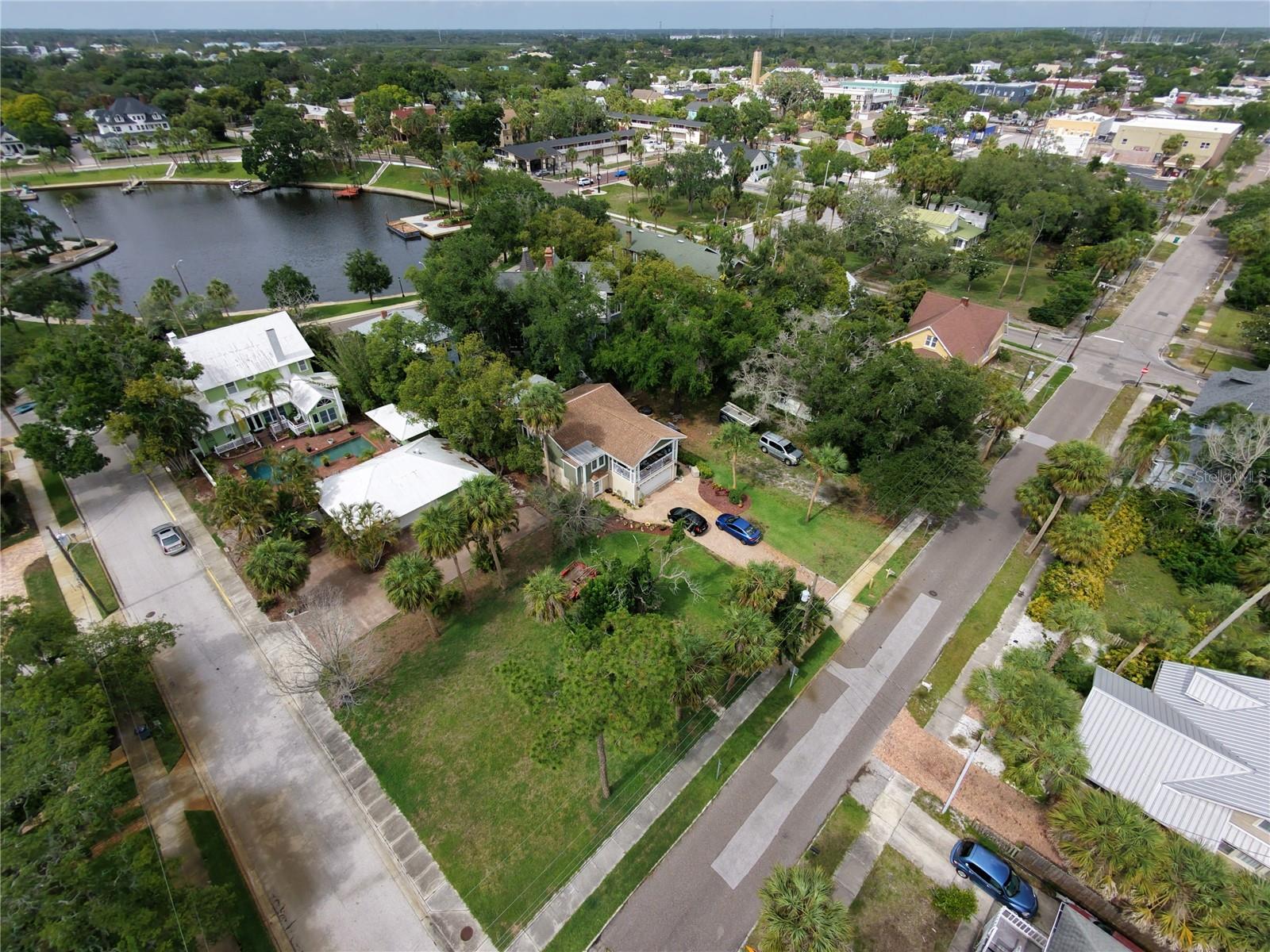 Lemon St, Tarpon Springs, FL 34689