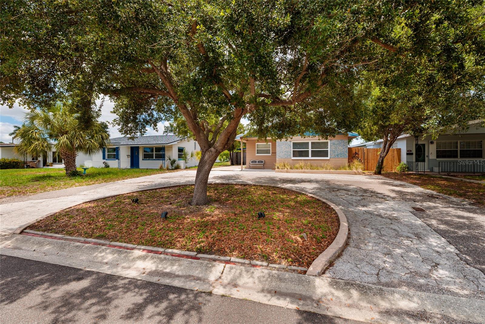 511 74th Ave N, St Petersburg, FL 33702