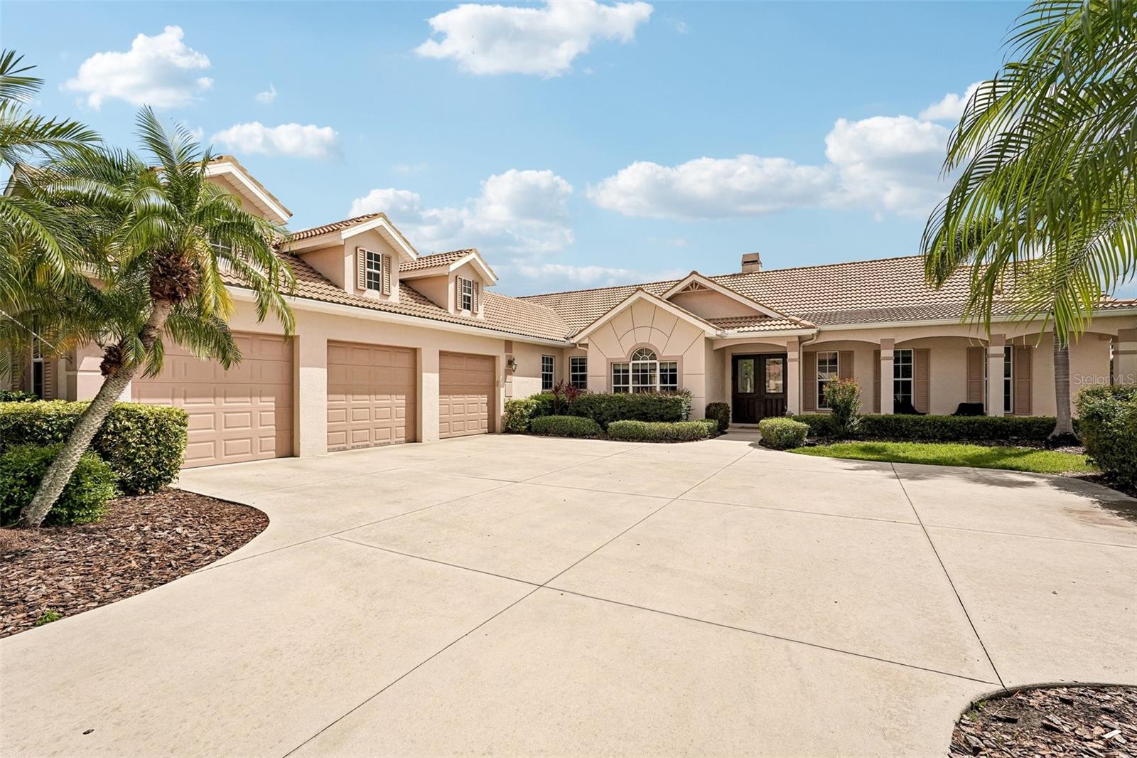 6615 Butlers Crest Dr, Bradenton, FL 34203