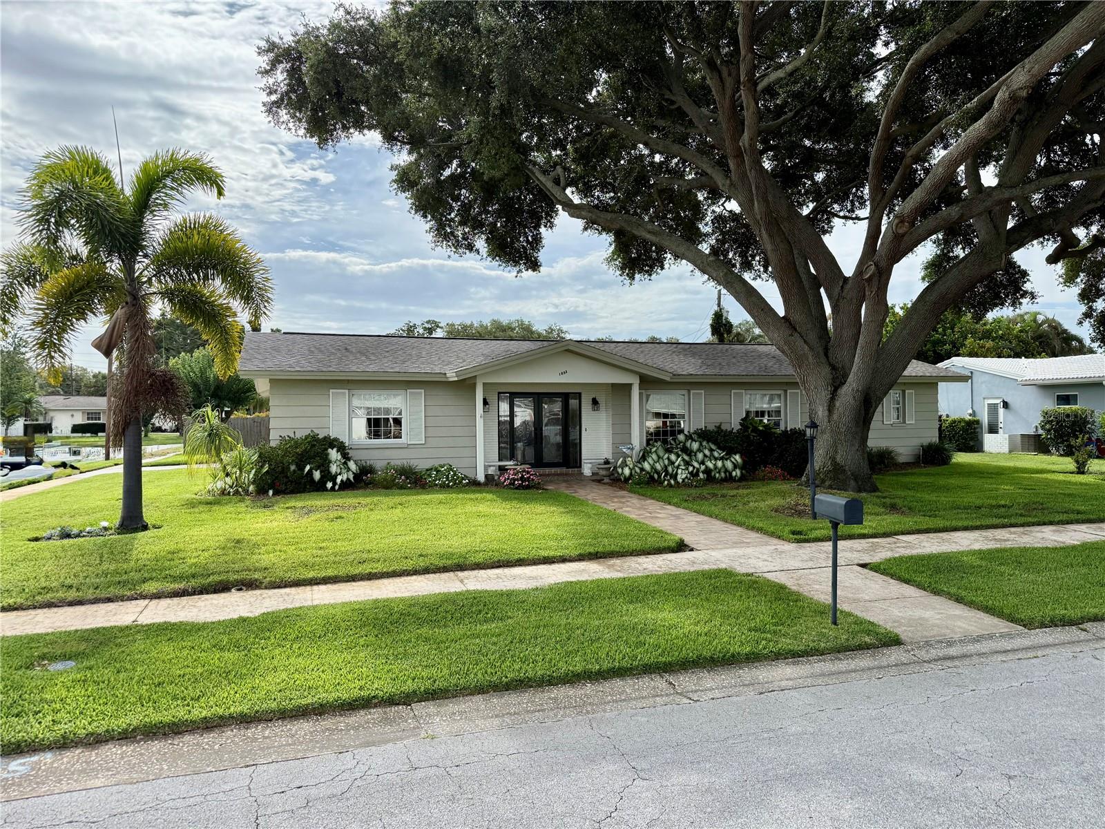 1853 Paradise Ln, Clearwater, FL 33756