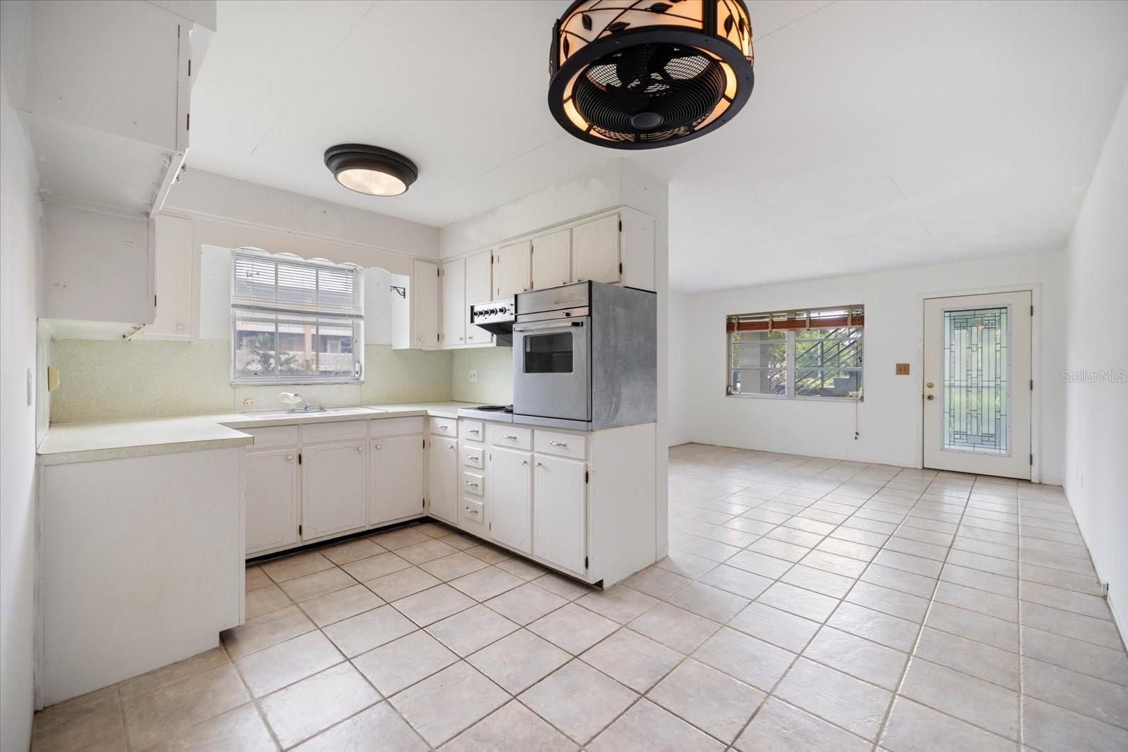 450 32nd Ave N #106W, St Petersburg, FL 33704