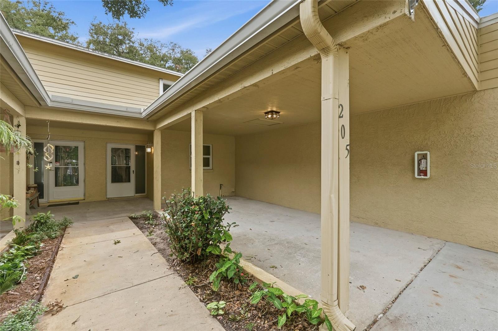 205 Somerset Ln, Palm Harbor, FL 34684
