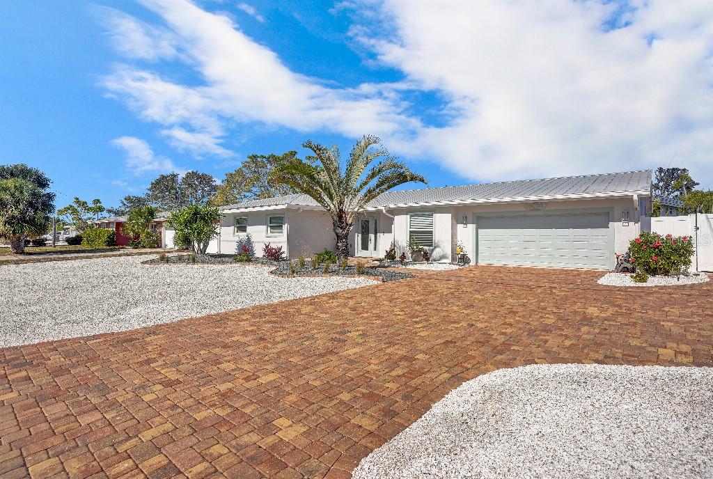 10308 Sandpiper Rd W, Bradenton, FL 34209