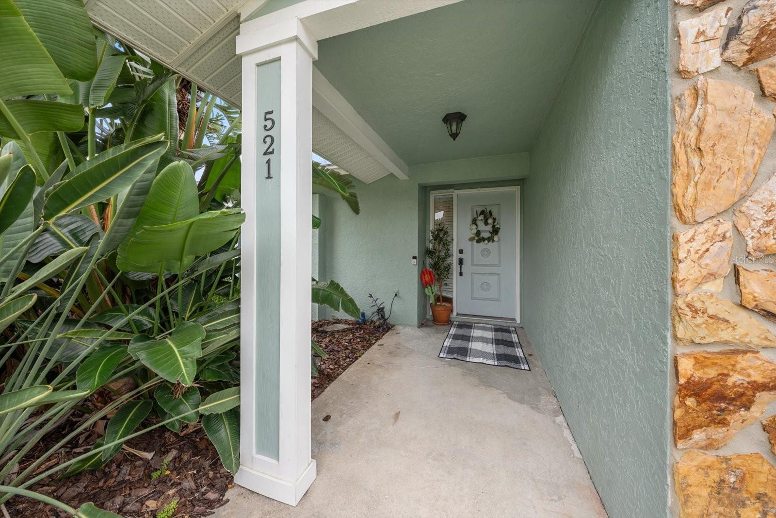 521 Meravan Dr, Palm Harbor, FL 34683