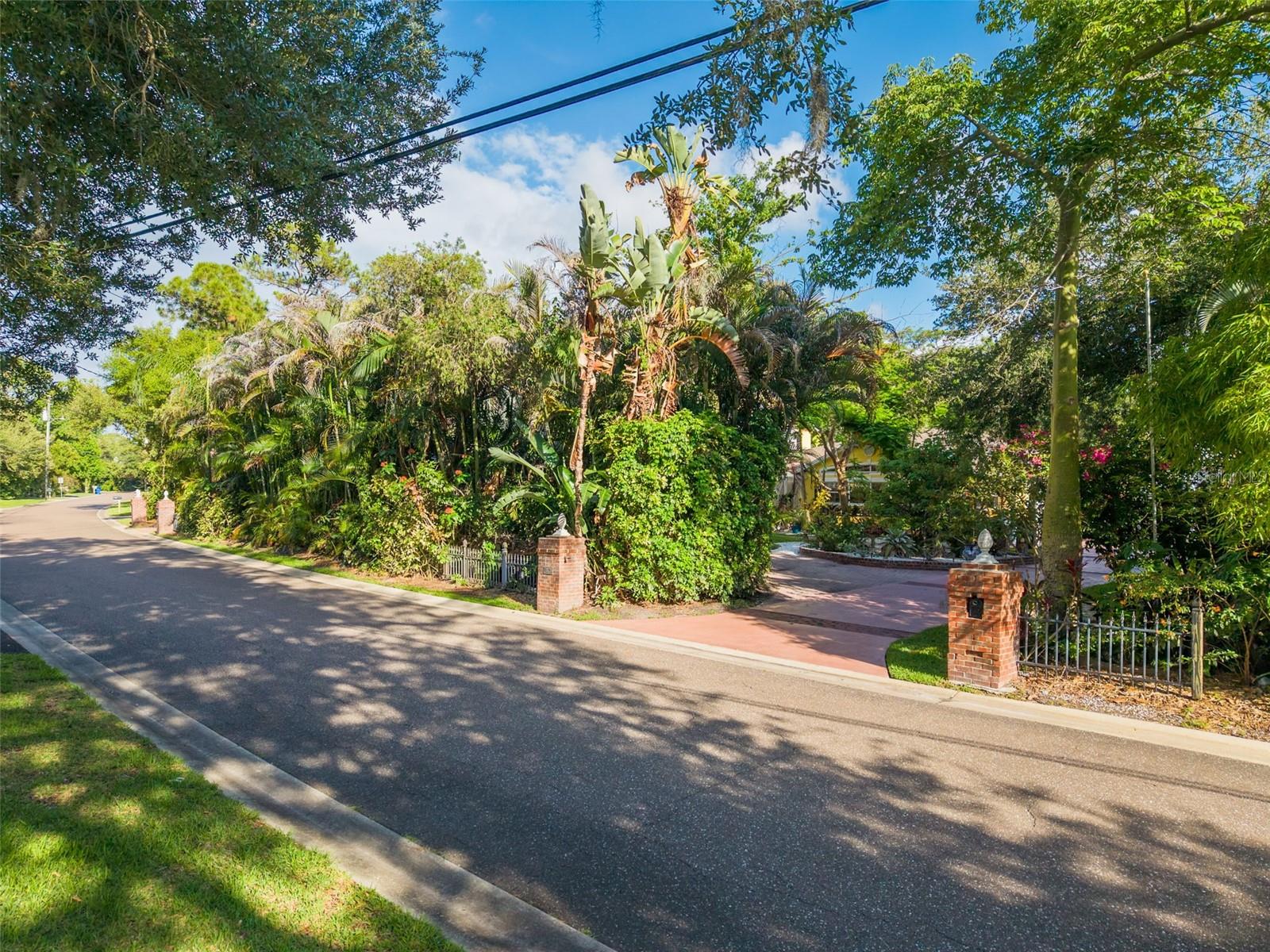 1821 Oak Creek Dr, Dunedin, FL 34698