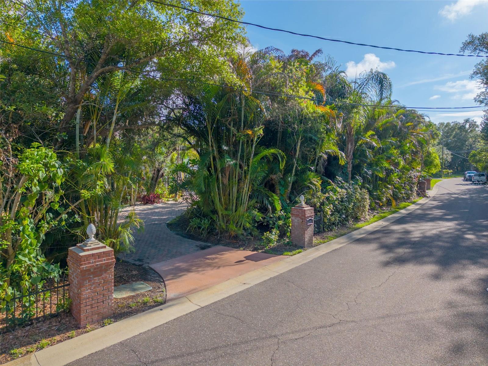 1821 Oak Creek Dr, Dunedin, FL 34698