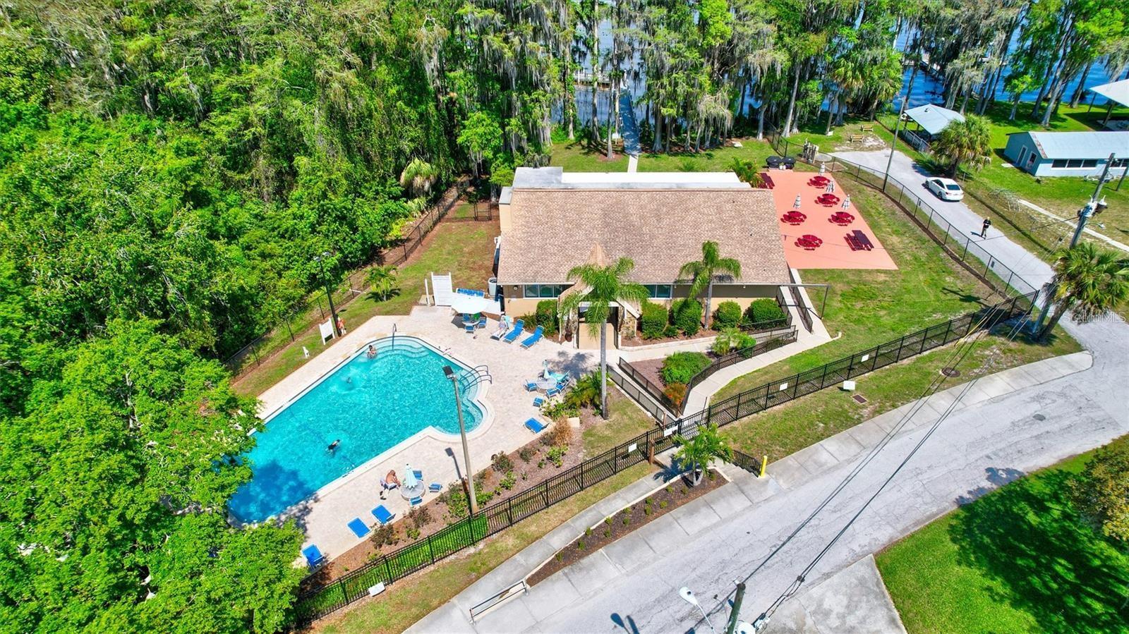 999 Gillespie Dr, Palm Harbor, FL 34684