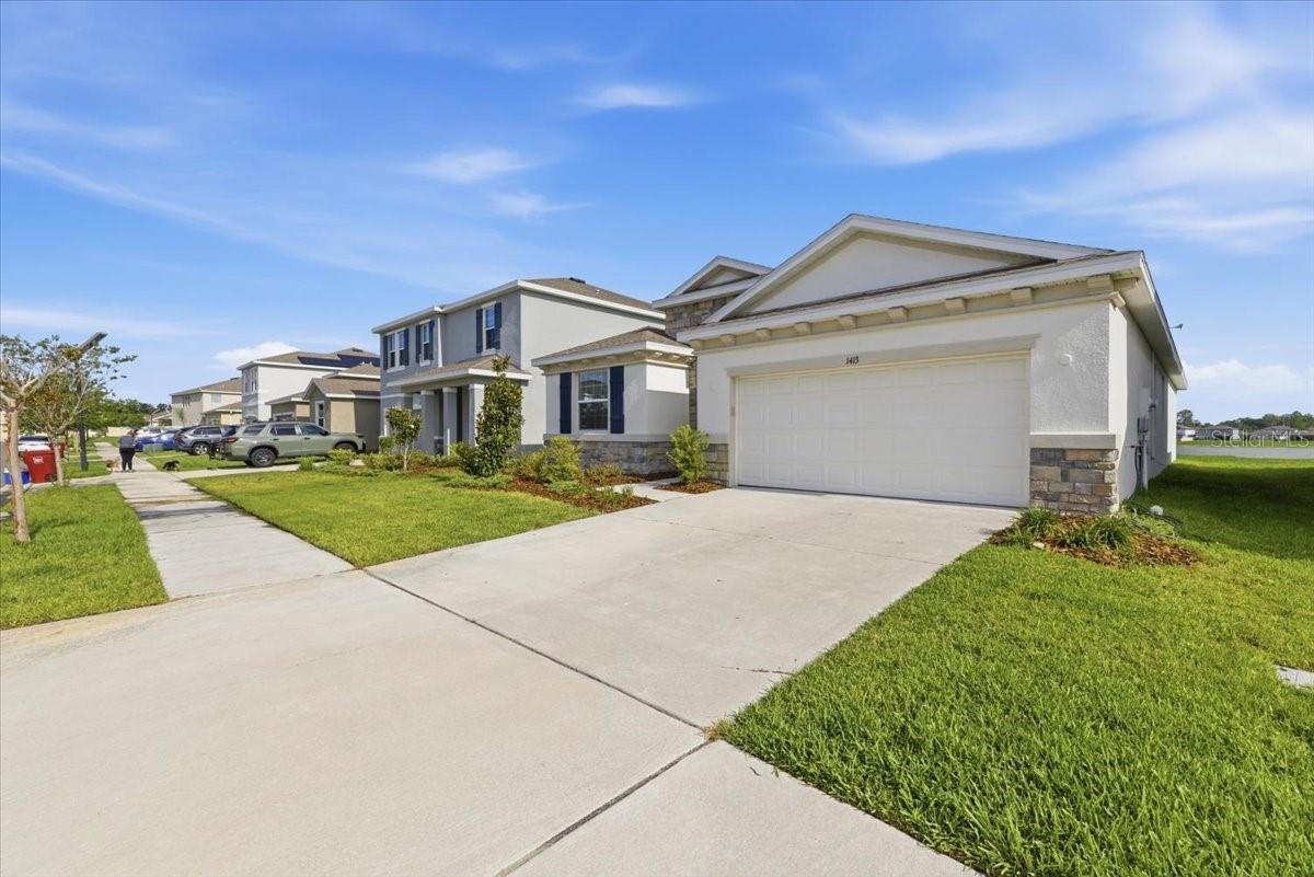 1413 Tropical Oasis Ave, Plant City, FL 33565
