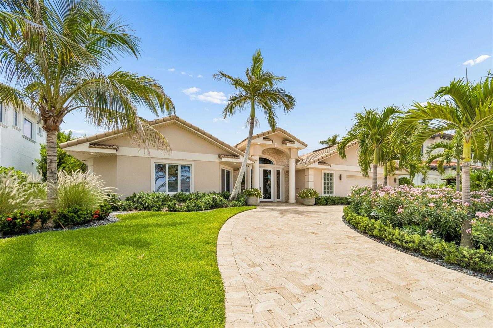 2038 Carolina Ave NE, St Petersburg, FL 33703