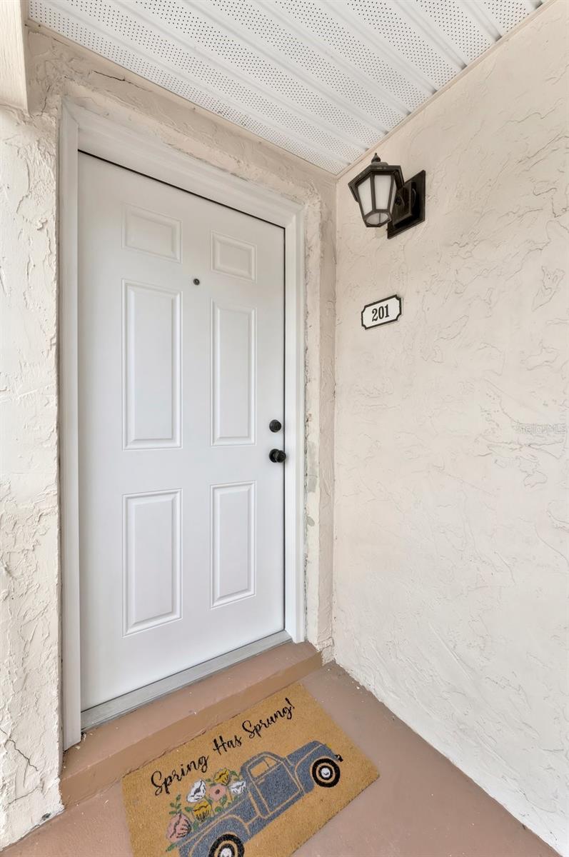 592 100th Ave N #201, St Petersburg, FL 33702