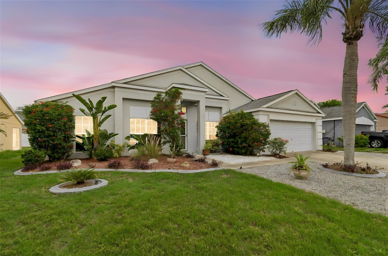 923 Hunter Ln, Tarpon Springs, FL 34689
