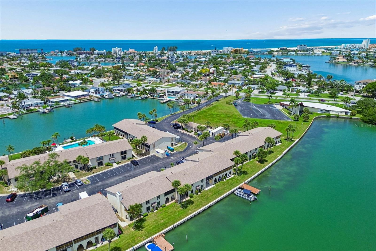 552 Plaza Seville Ct #97, Treasure Island, FL 33706