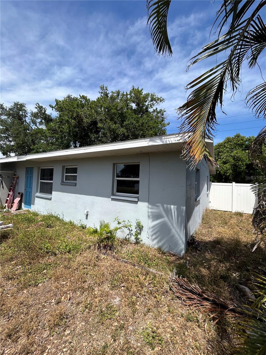 6126 58th St N, Kenneth City, FL 33709