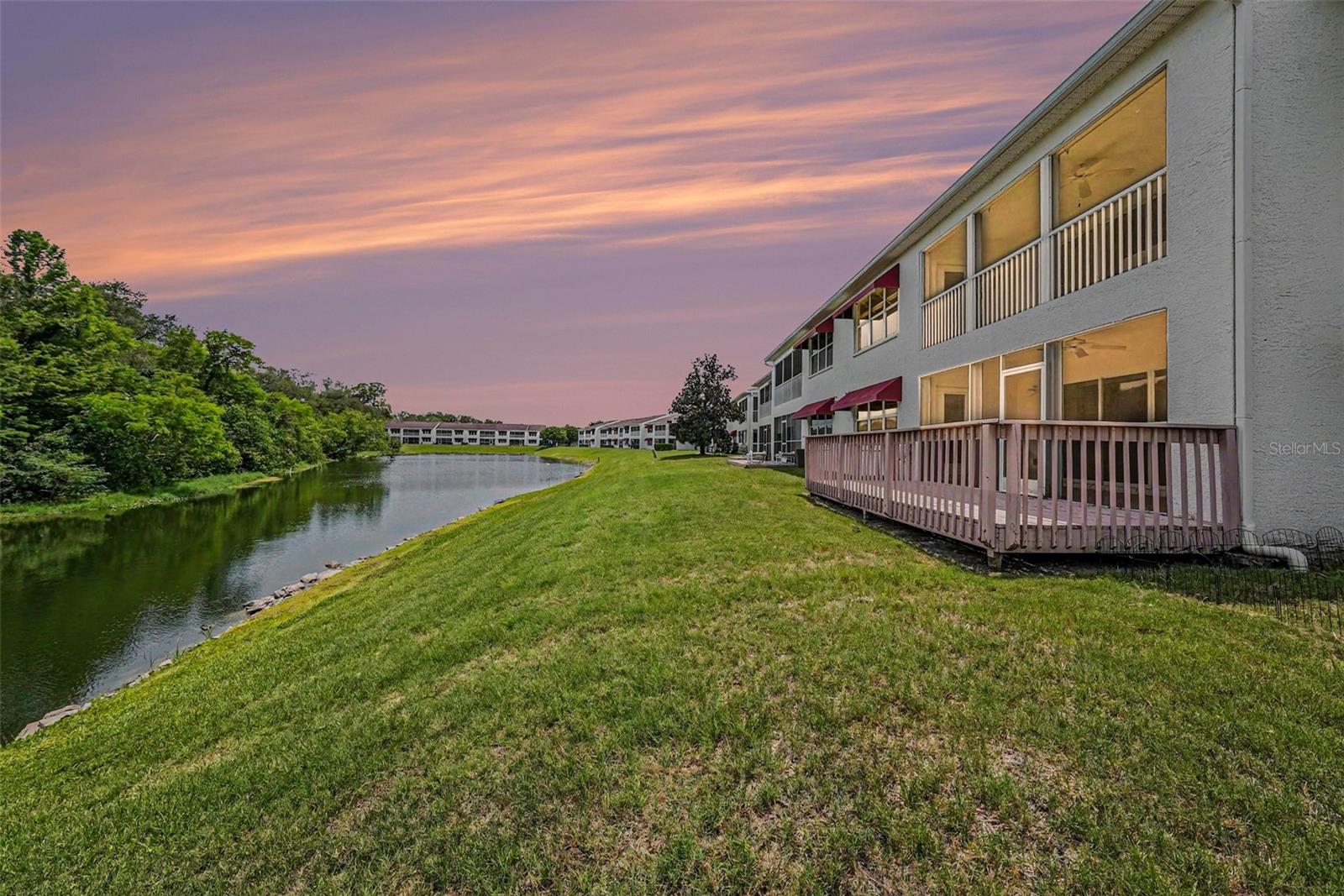 1400 Water View Dr W #102, Largo, FL 33771
