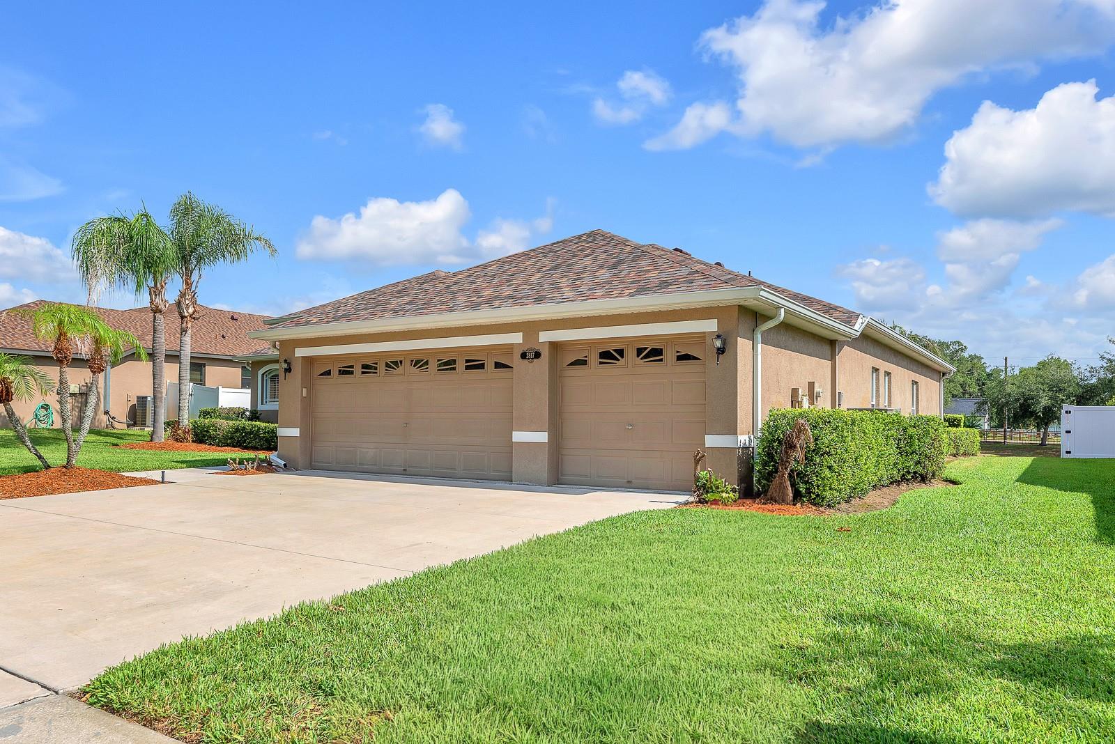 2817 Durant Trails Blvd, Dover, FL 33527