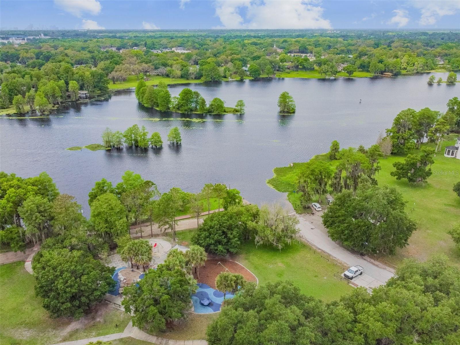 503 Rollingview Dr, Temple Terrace, FL 33617