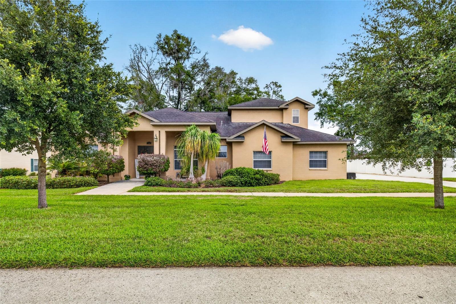 32449 Laurel Ct, San Antonio, FL 33576