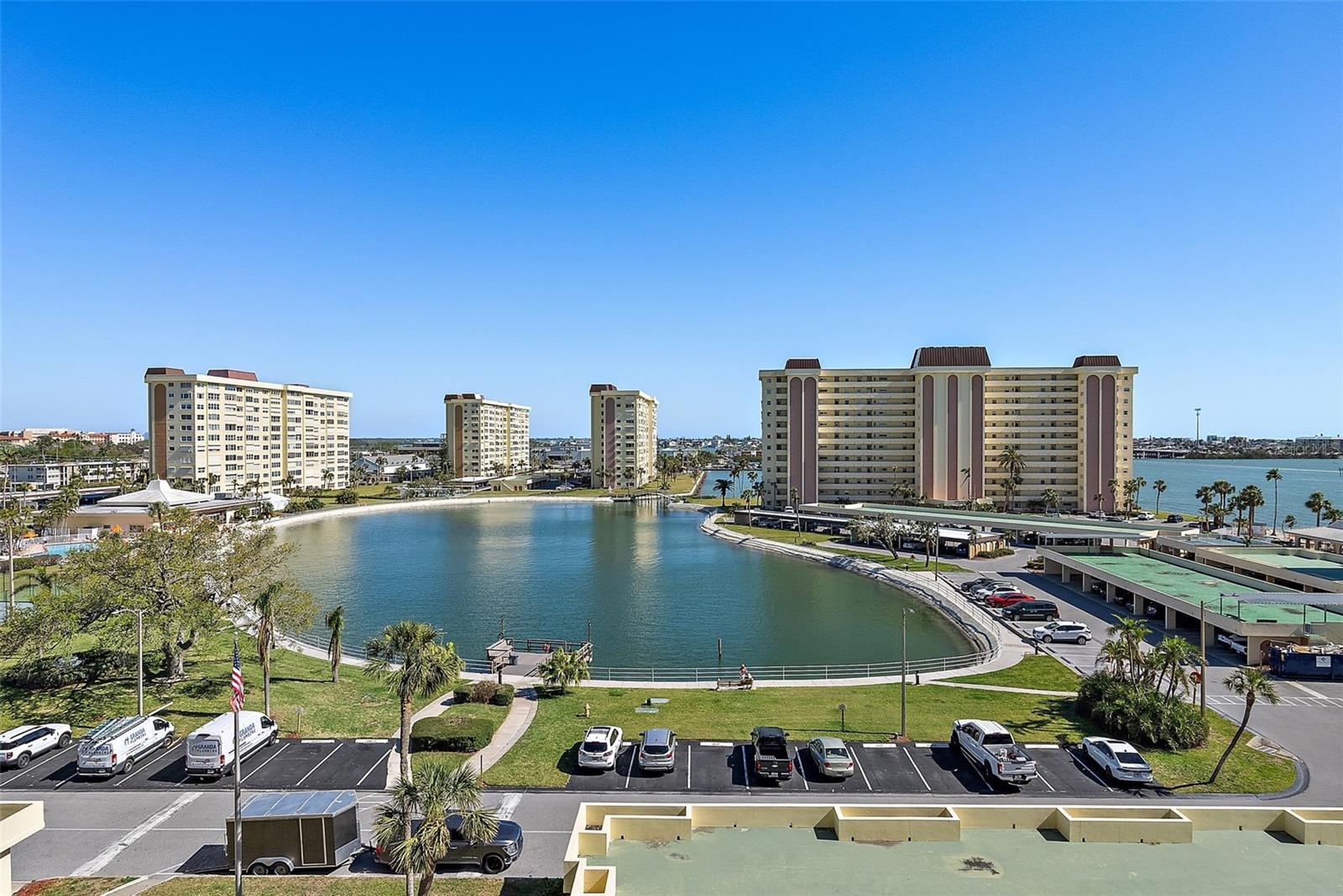 4725 Cove Cir #704, St Petersburg, FL 33708