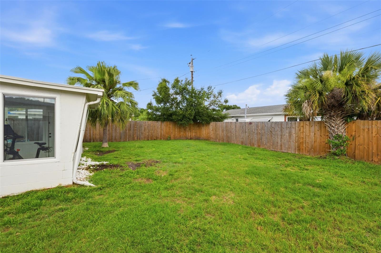 9851 52nd St N, Pinellas Park, FL 33782