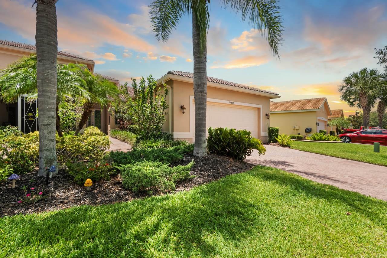 15665 Aurora Lake Cir, Wimauma, FL 33598