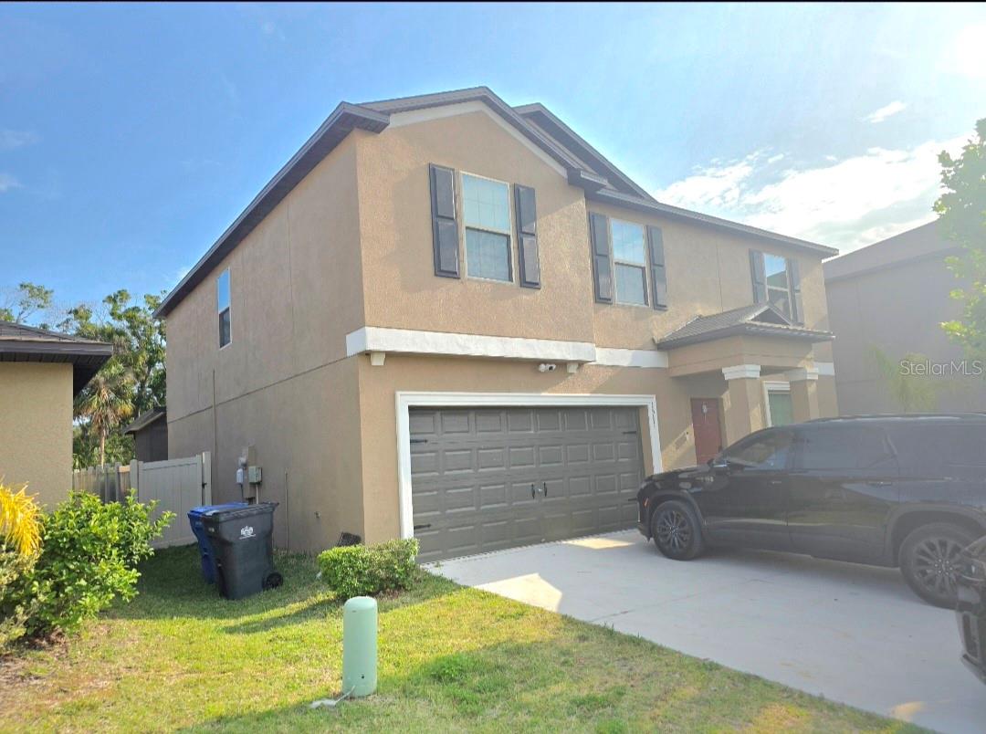 1561 Flower Dust Dr, Ruskin, FL 33570