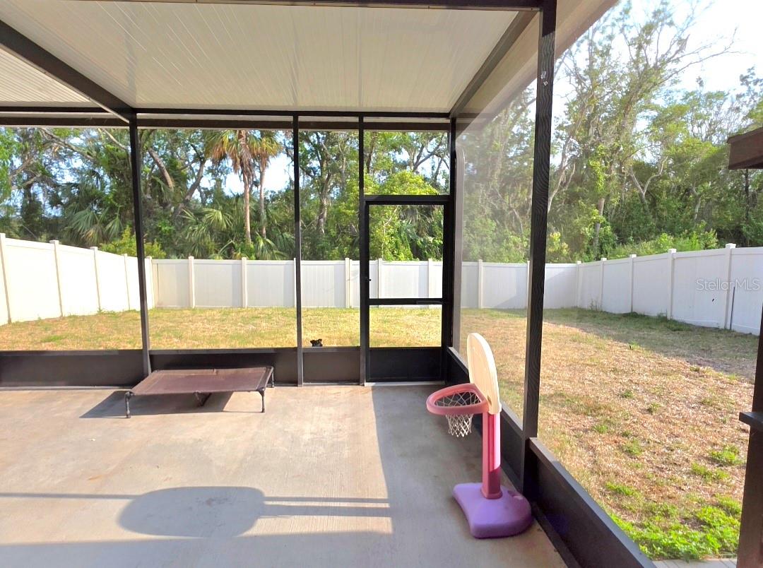 1561 Flower Dust Dr, Ruskin, FL 33570