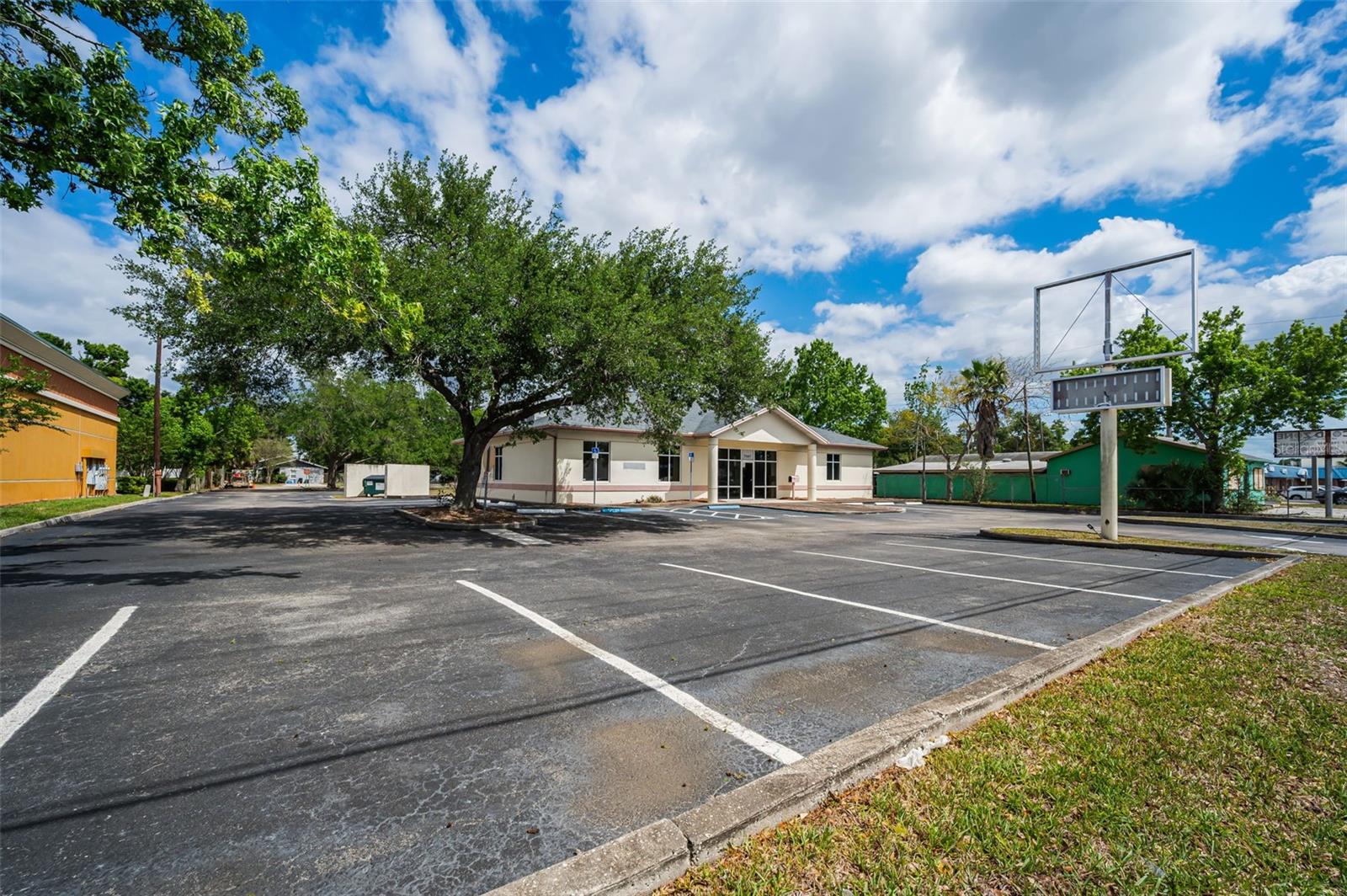 7047 66th St N, Pinellas Park, FL 33781