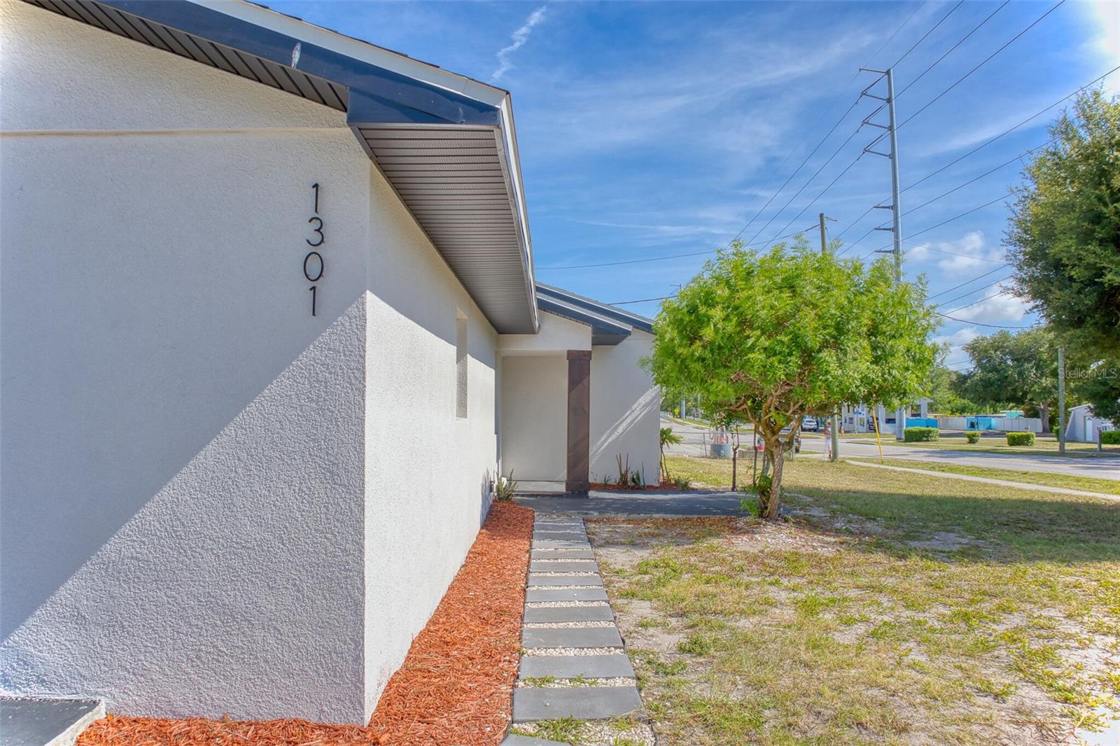 1301 Woodbine St, Clearwater, FL 33755