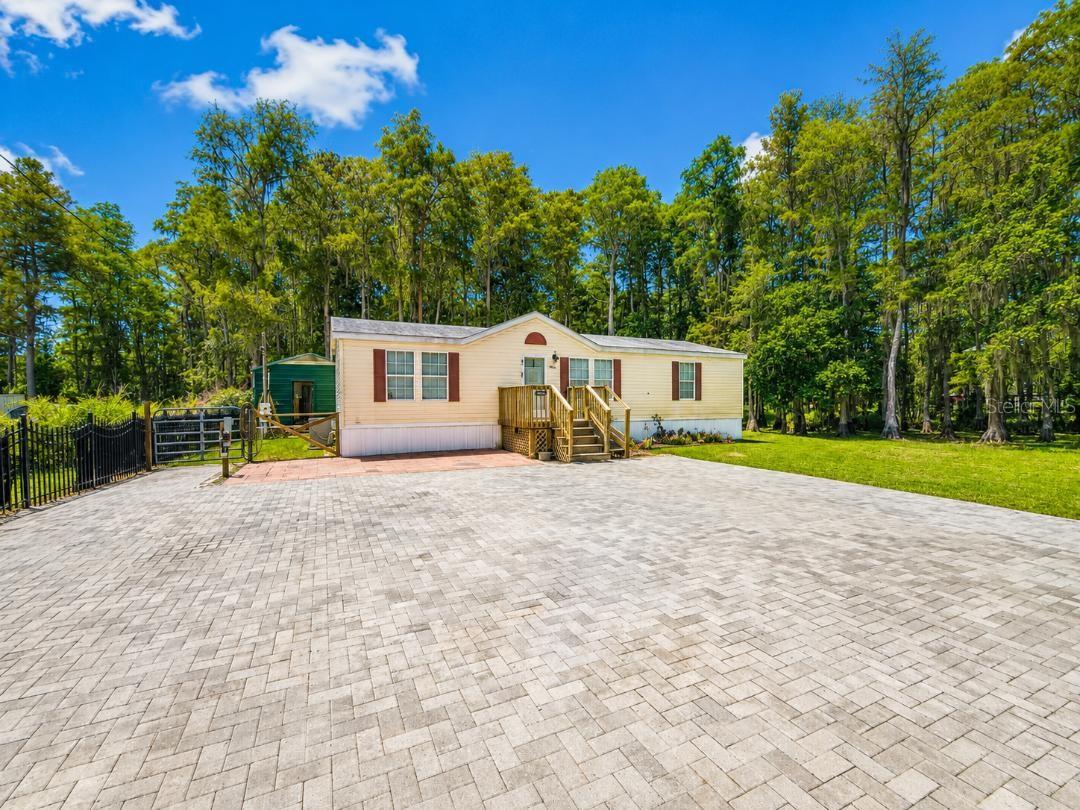17808 Dogwood Dr, Lutz, FL 33558