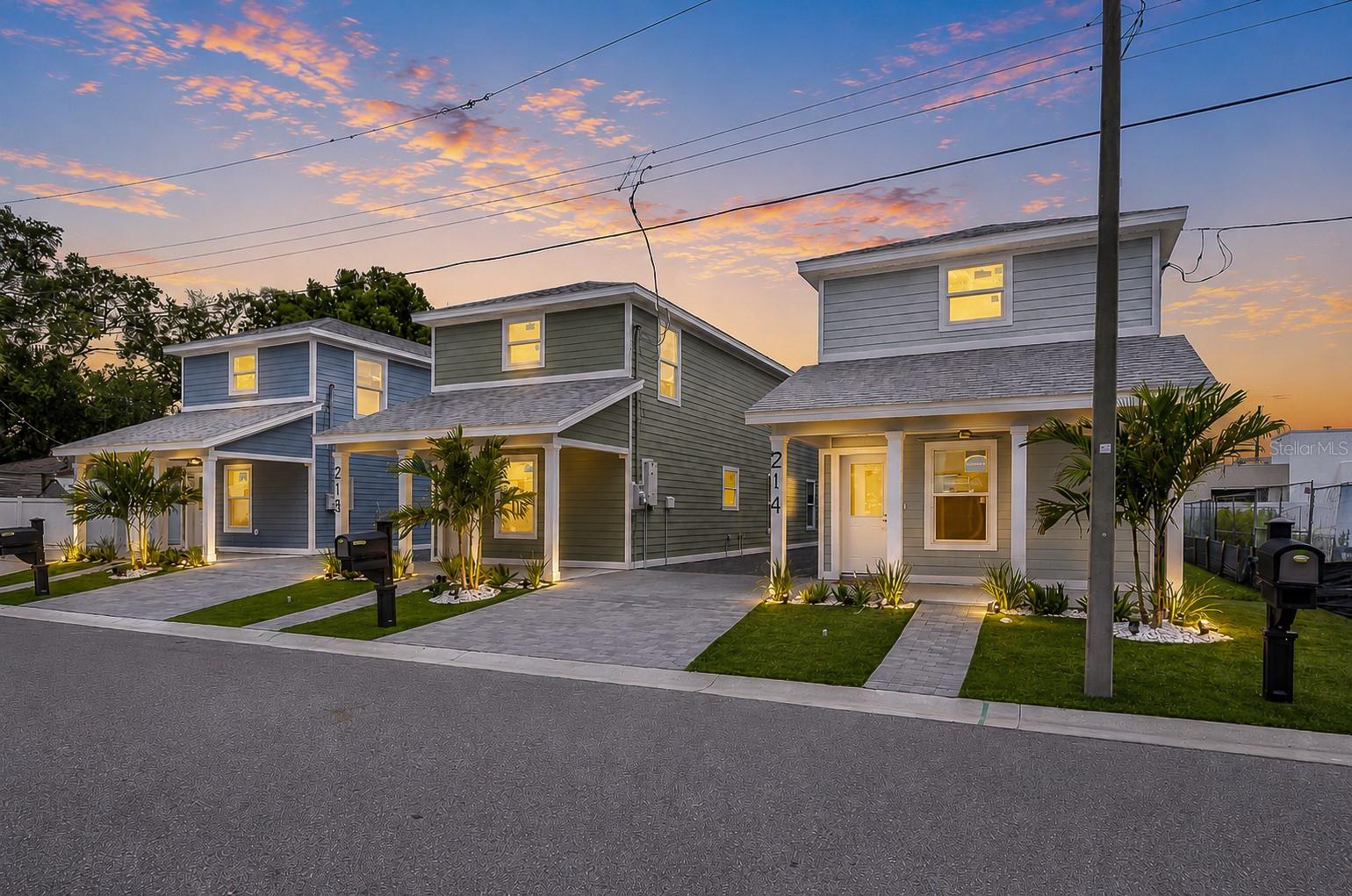 214 8th Avenue Dr W, Bradenton, FL 34205
