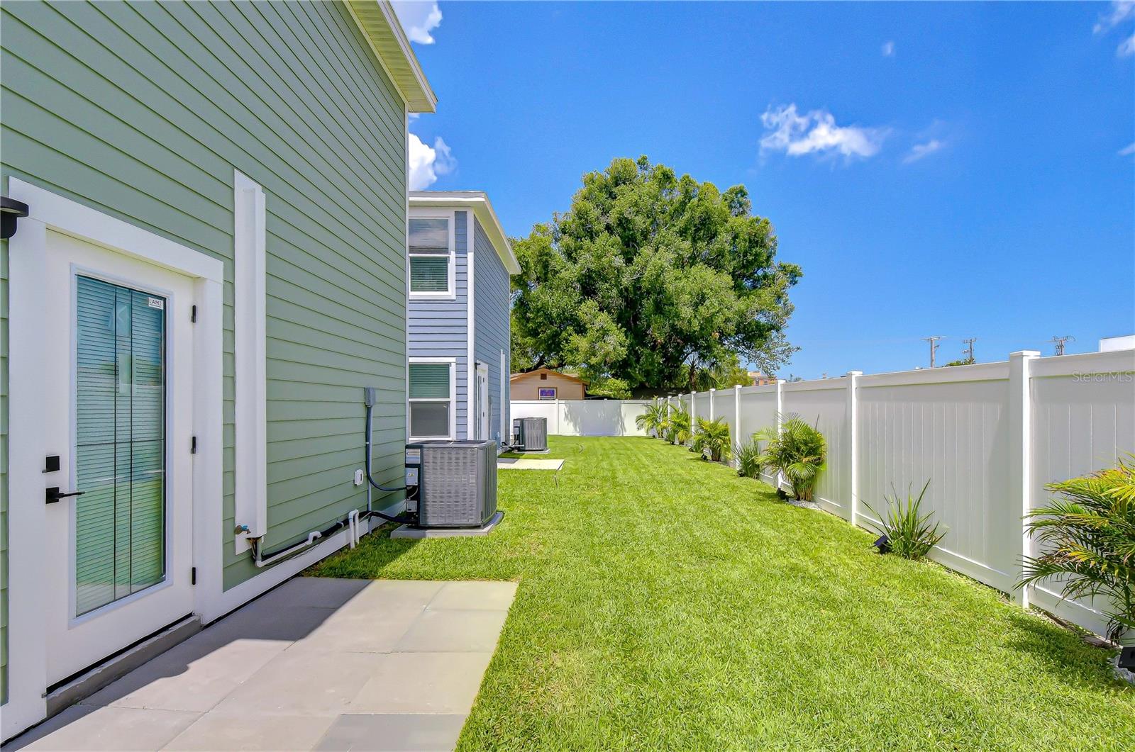 218 8th Avenue Dr W, Bradenton, FL 34205