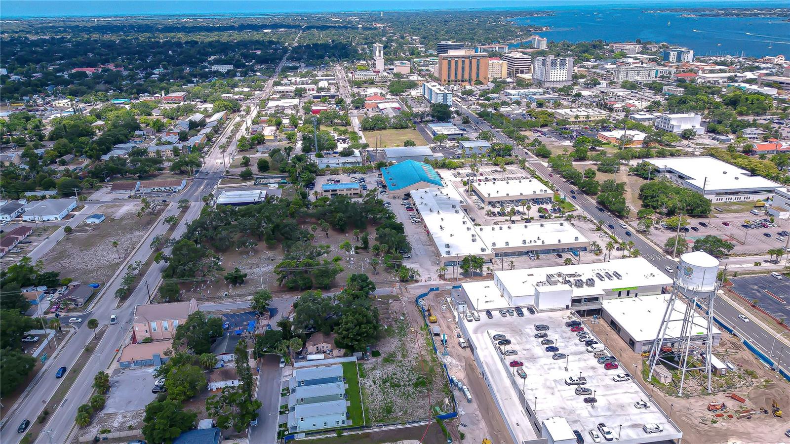 222 8th Avenue Dr W, Bradenton, FL 34205
