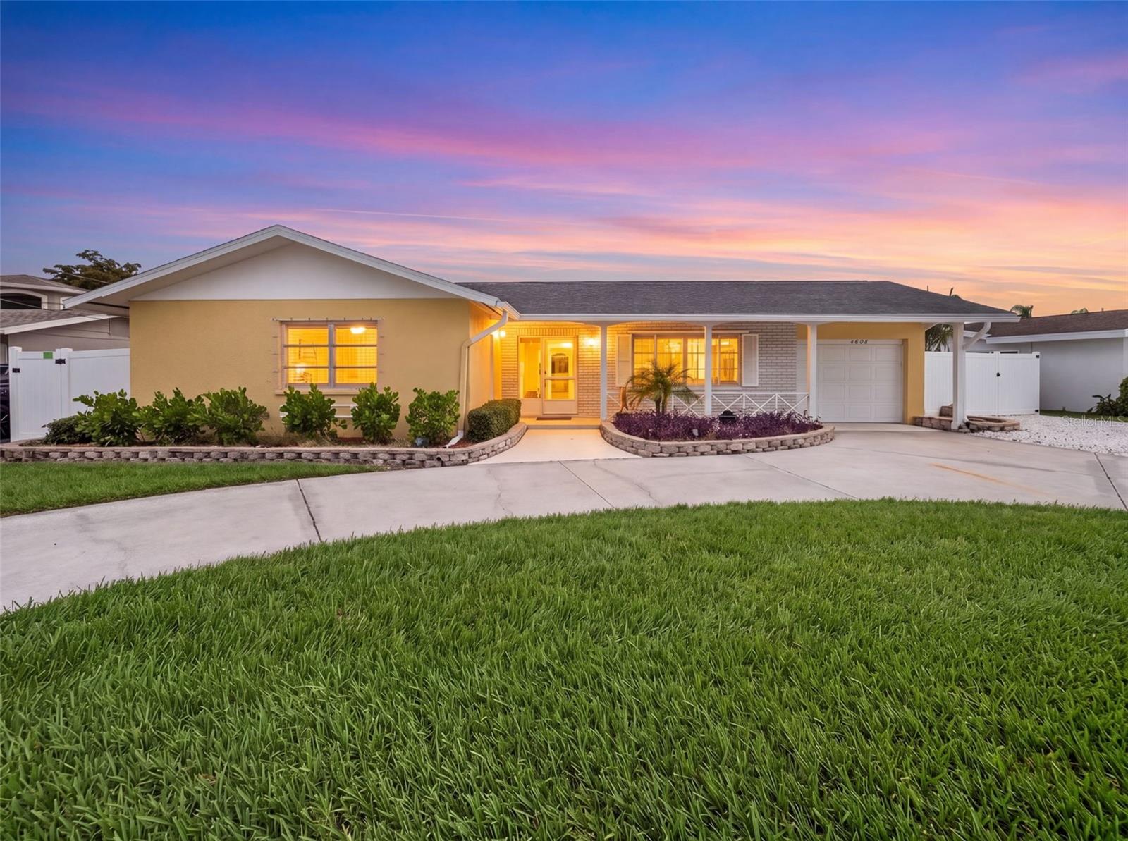 4608 Arlington Rd, Palmetto, FL 34221