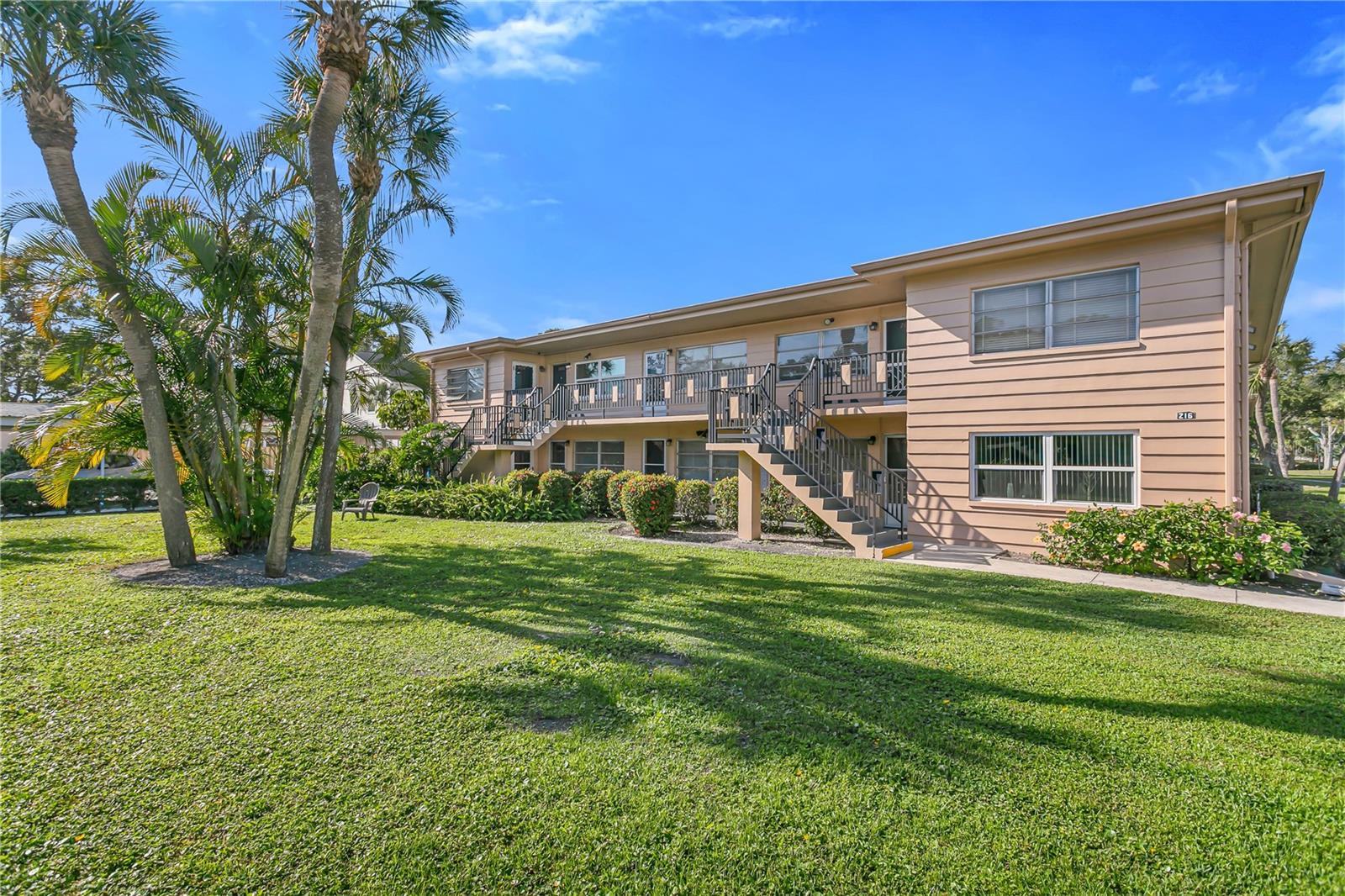 216 36th Ave N #202B, St Petersburg, FL 33704