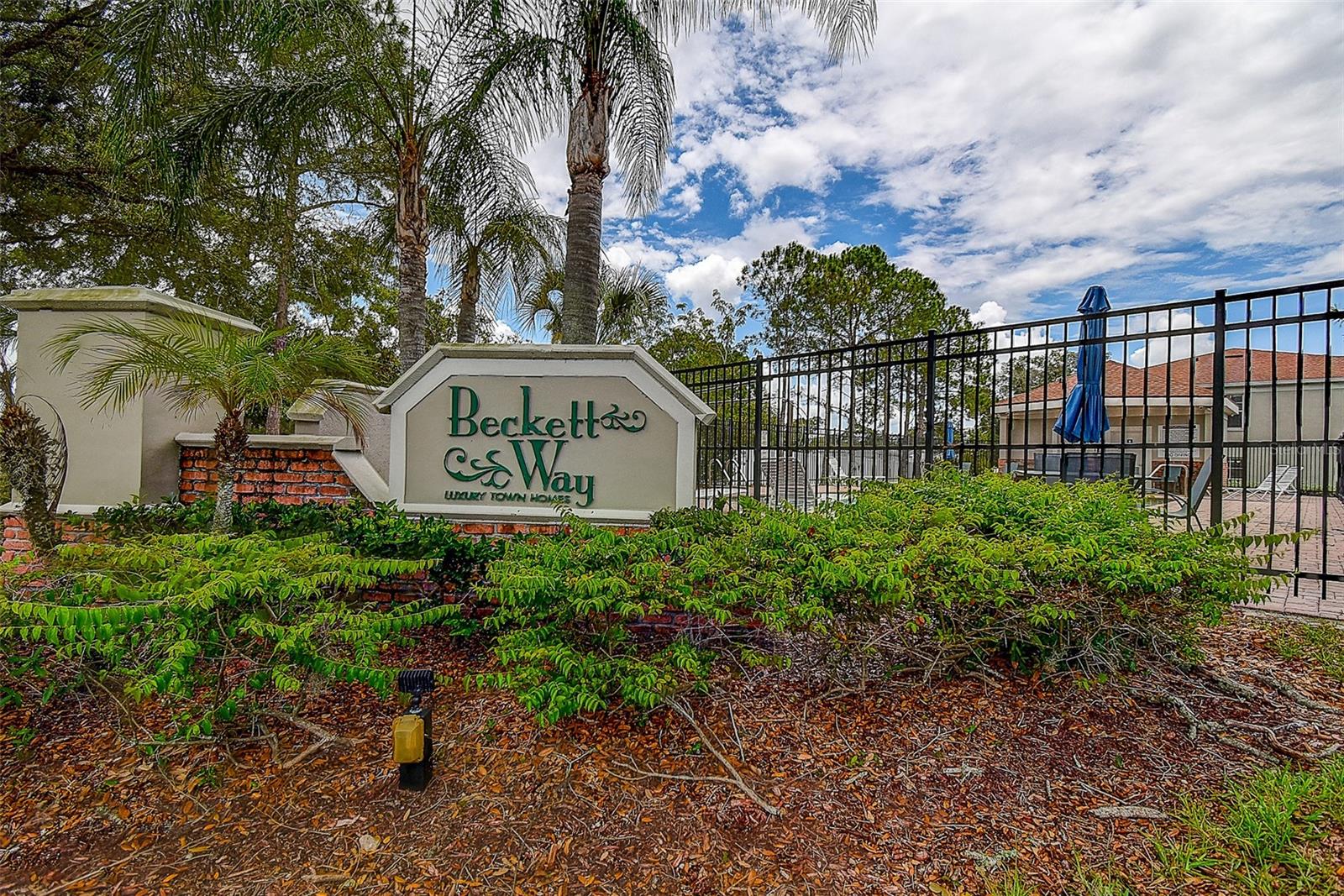 1426 Hillview Ln, Tarpon Springs, FL 34689