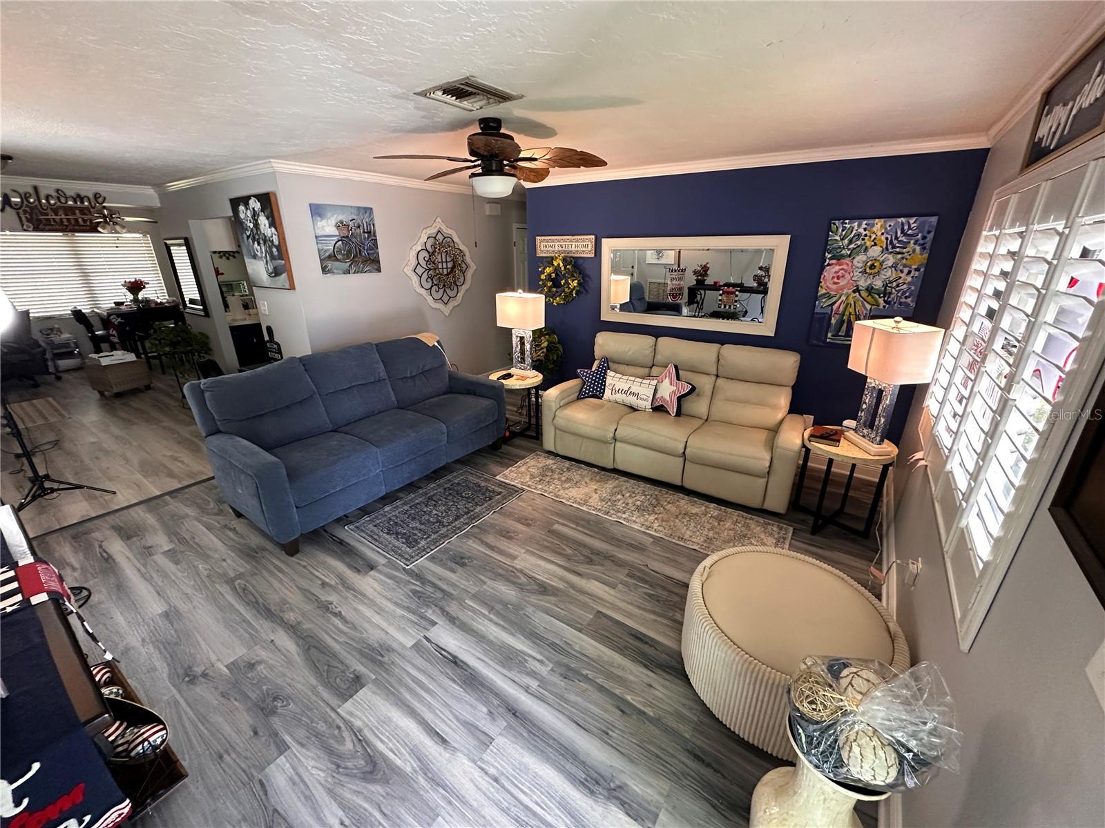 9470 Joel Dr, Seminole, FL 33777